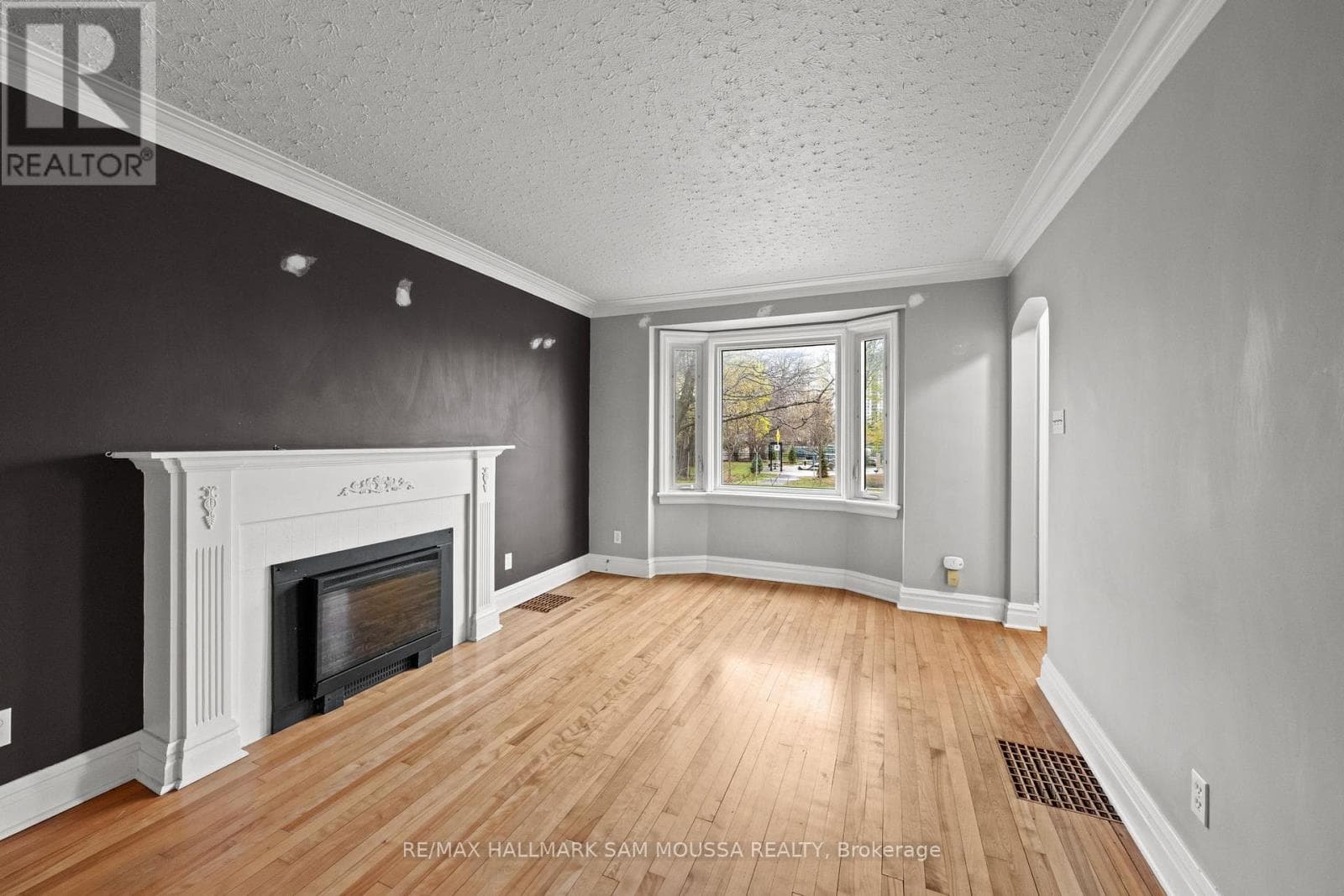 378 BYRON AVENUE — photo 4