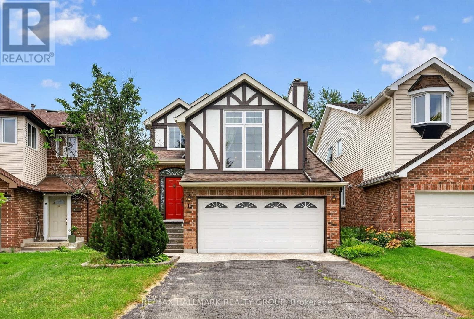 15 PEMBERTON CRESCENT — photo 1