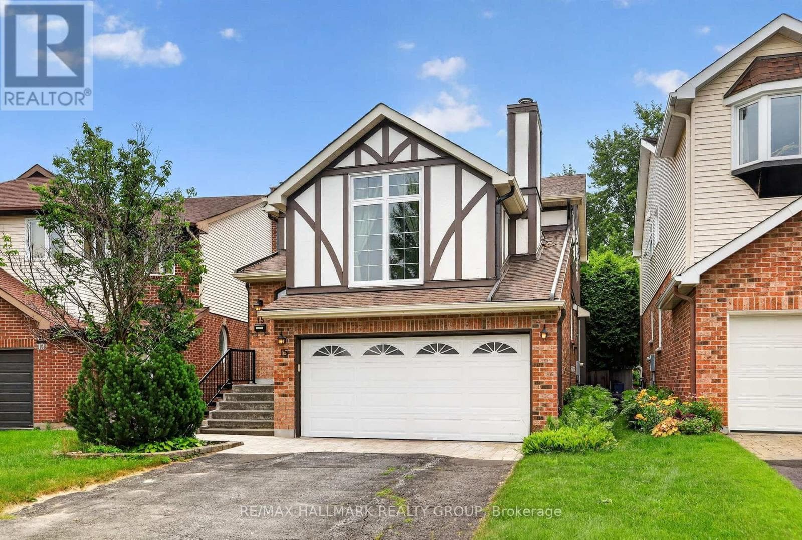 15 PEMBERTON CRESCENT — photo 2