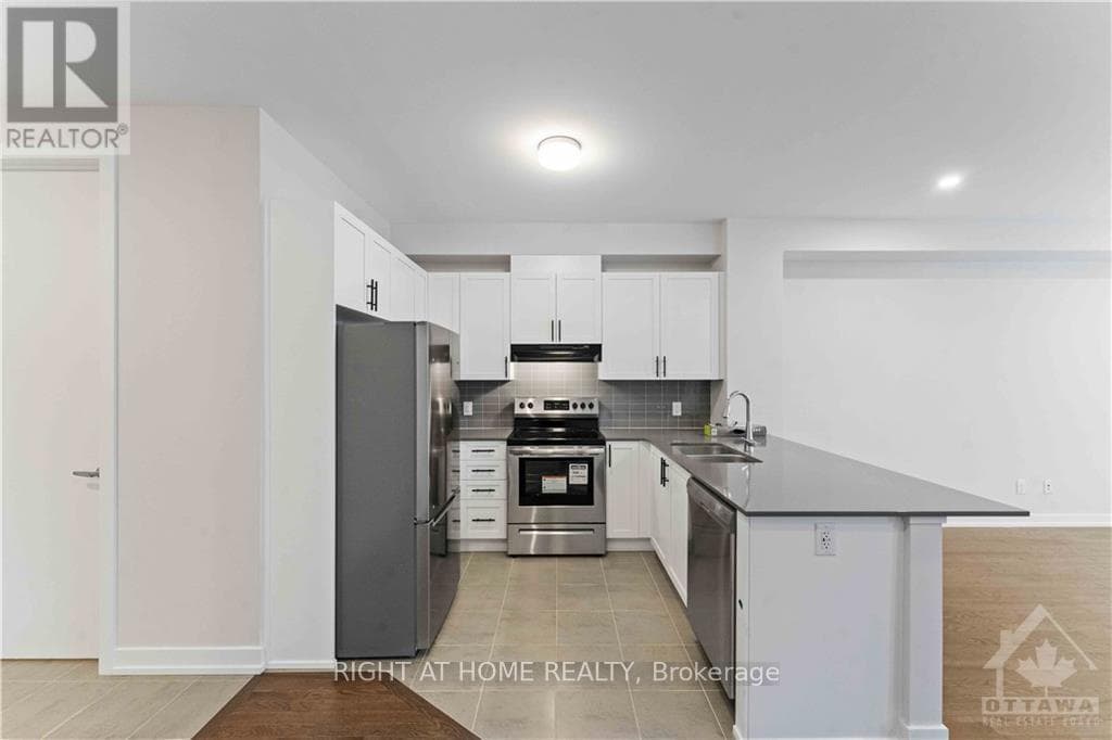 37 CHASING GROVE — photo 3