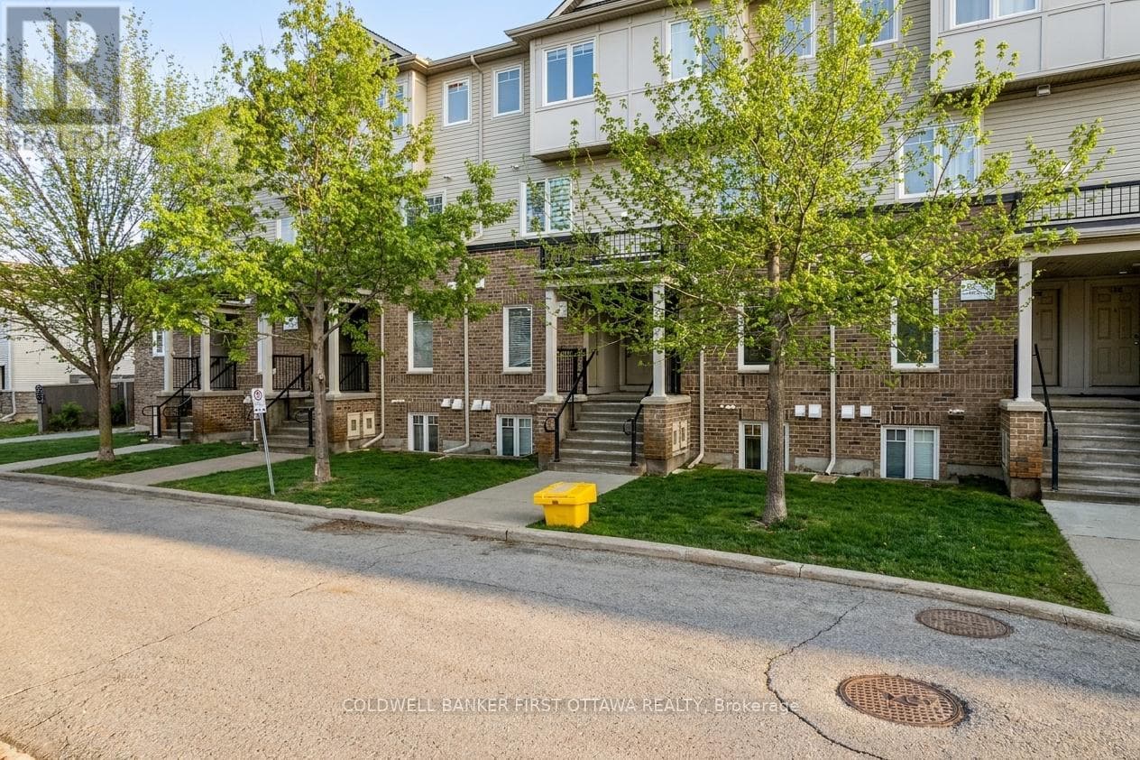 150 URBANCREST PRIVATE — photo 1