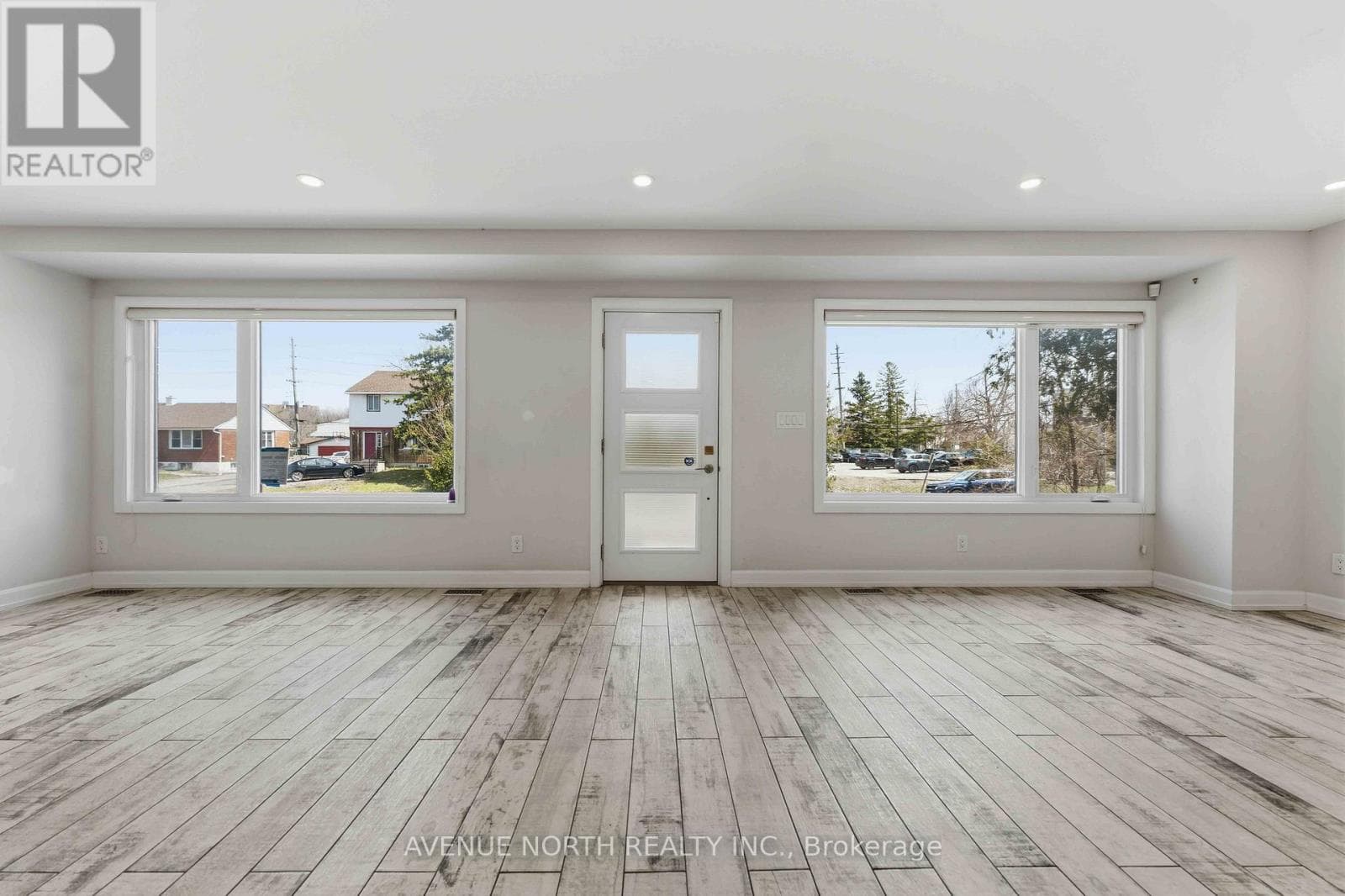 2676 AYERS AVENUE — photo 3