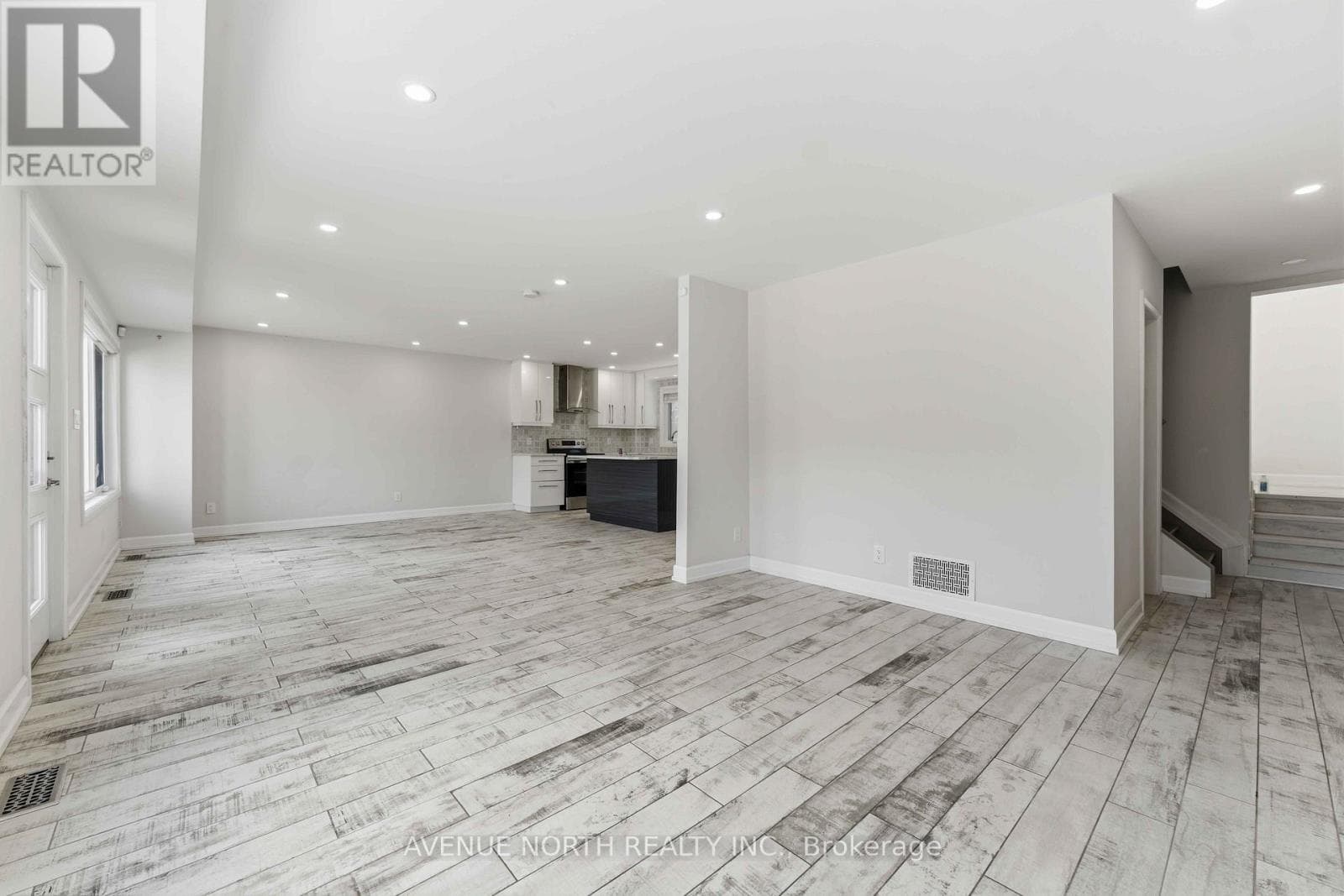 2676 AYERS AVENUE — photo 4