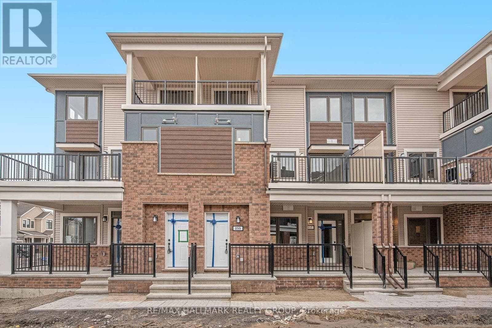 279 ZENITH PRIVATE — photo 1