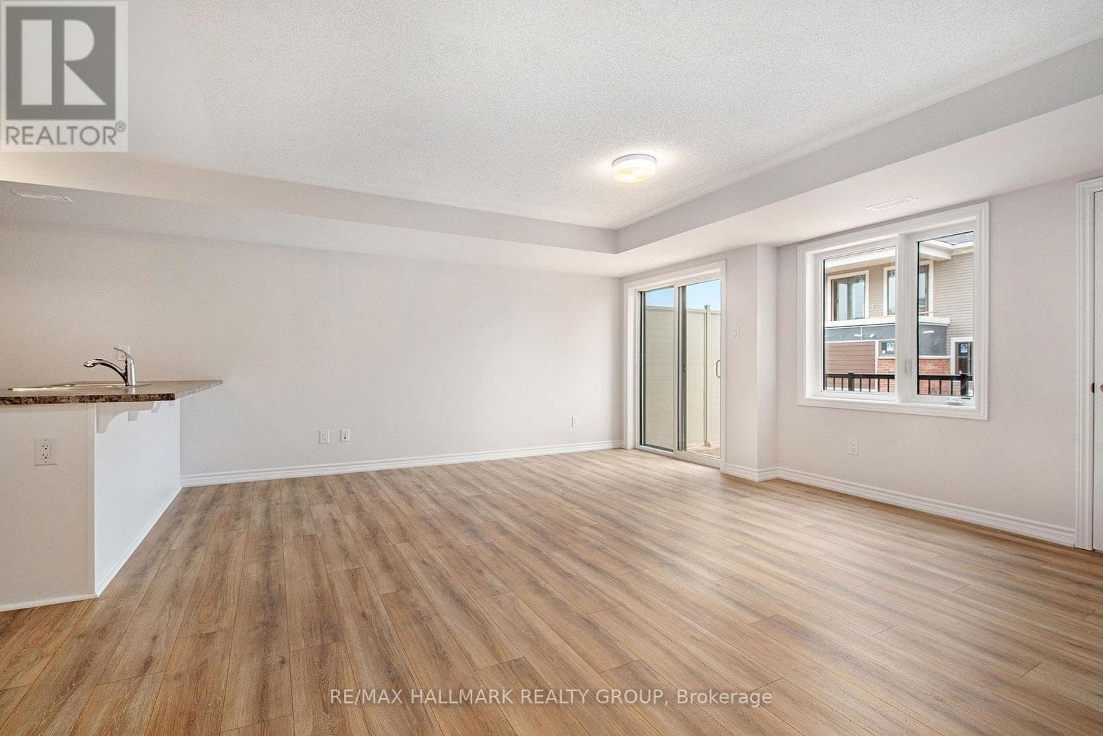 279 ZENITH PRIVATE — photo 2