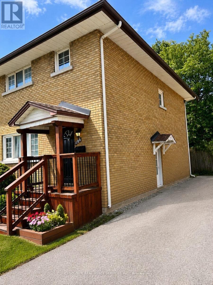 1126 WOODROFFE AVENUE — photo 3