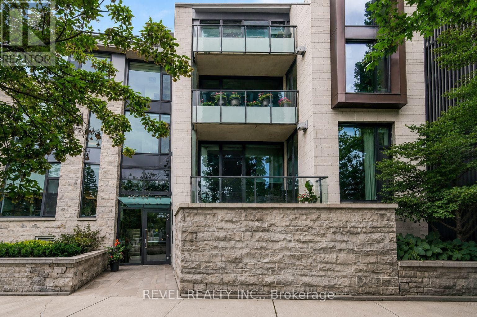 103 - 372 QUEEN ELIZABETH DRIVE