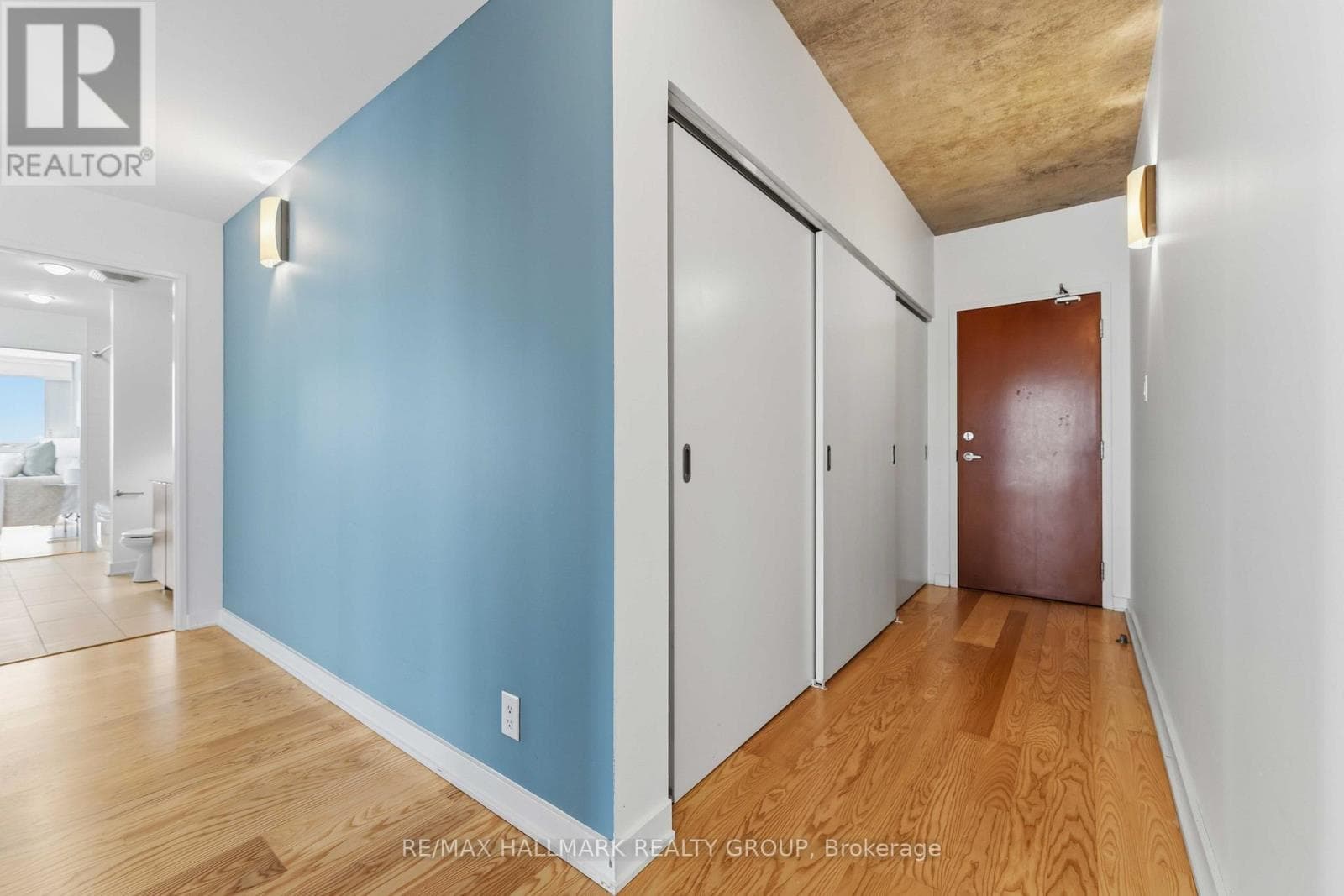 2110 - 324 LAURIER AVENUE W — photo 2