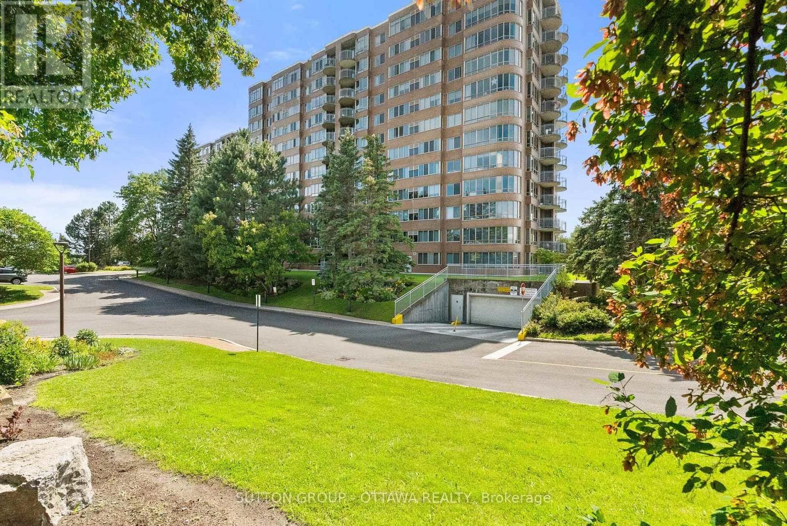 917 - 100 GRANT CARMAN DRIVE — photo 1