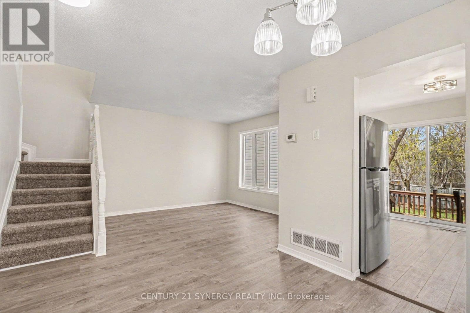 54 MEADOWCROFT CRESCENT — photo 4