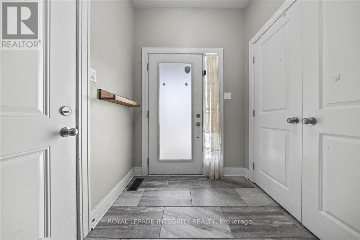 154 WOODHURST CRESCENT — photo 1