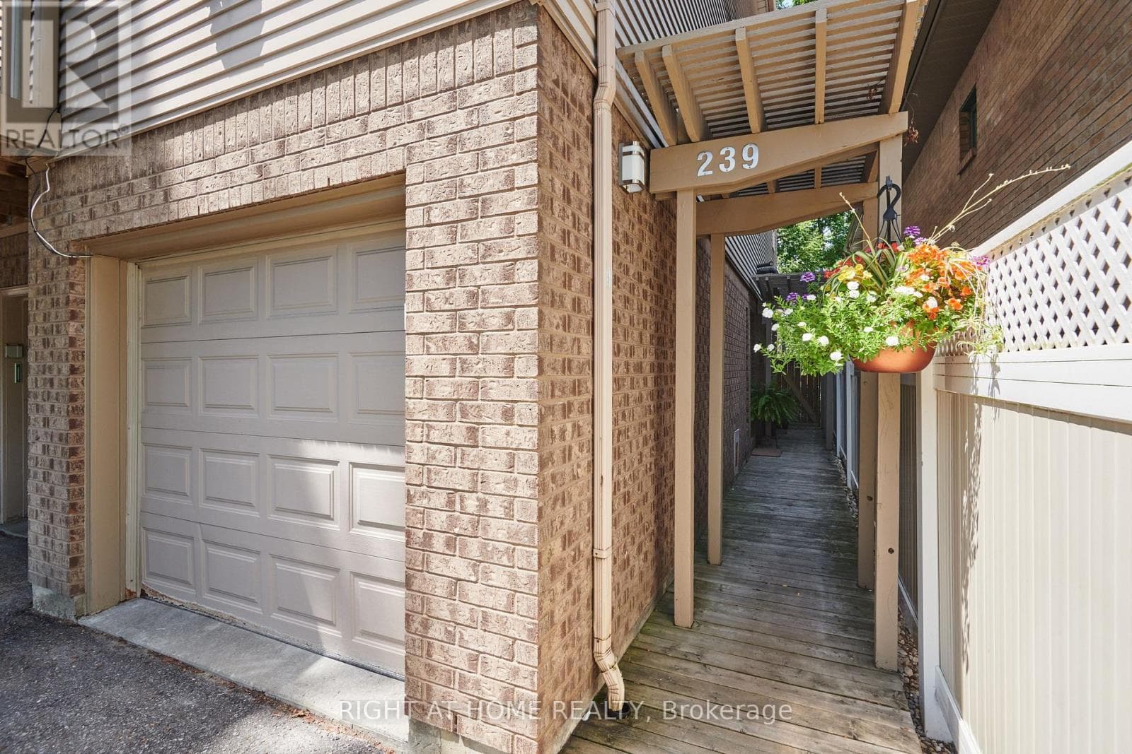 239A SUNNYSIDE AVENUE — photo 3