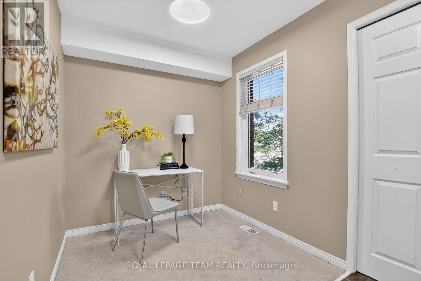 255 DEERCROFT AVENUE — photo 3