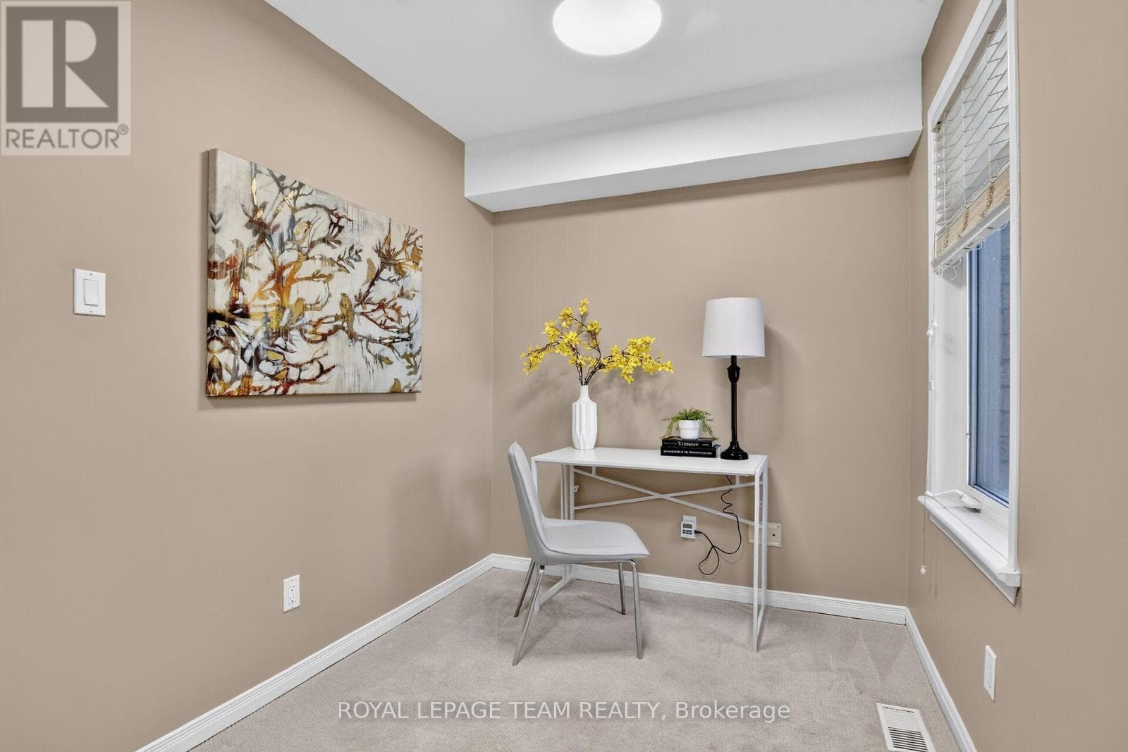 255 DEERCROFT AVENUE — photo 4