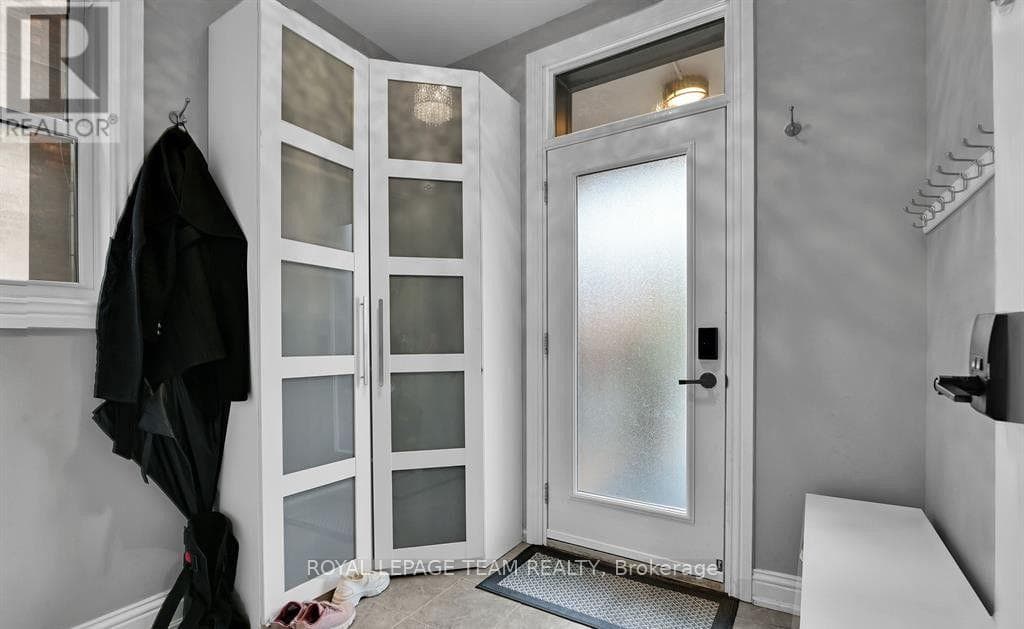 1 - 212 FLORA STREET — photo 2