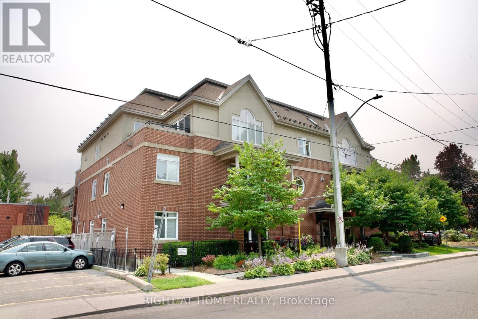 109 - 400 MCLEOD STREET — photo 1