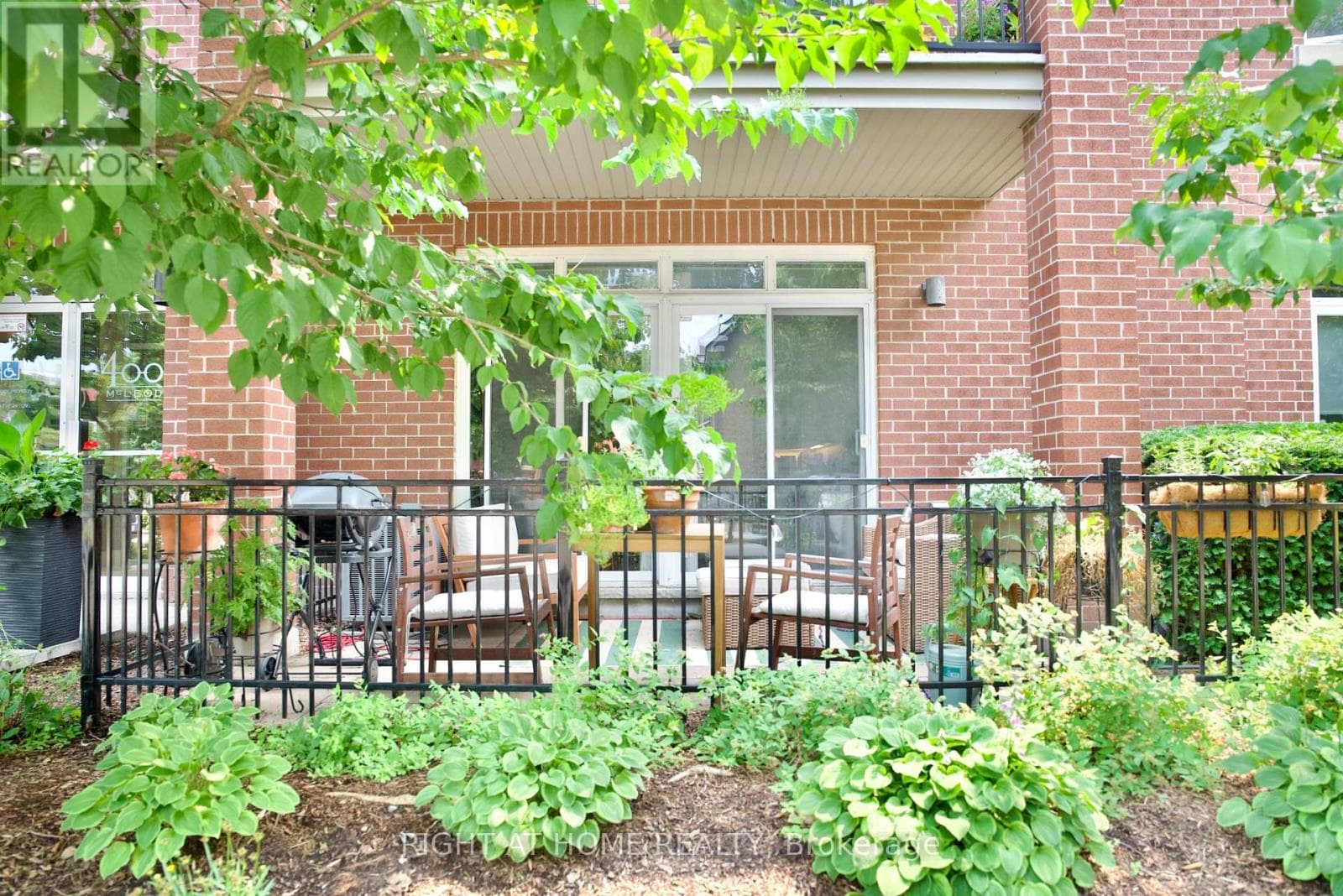 109 - 400 MCLEOD STREET — photo 3