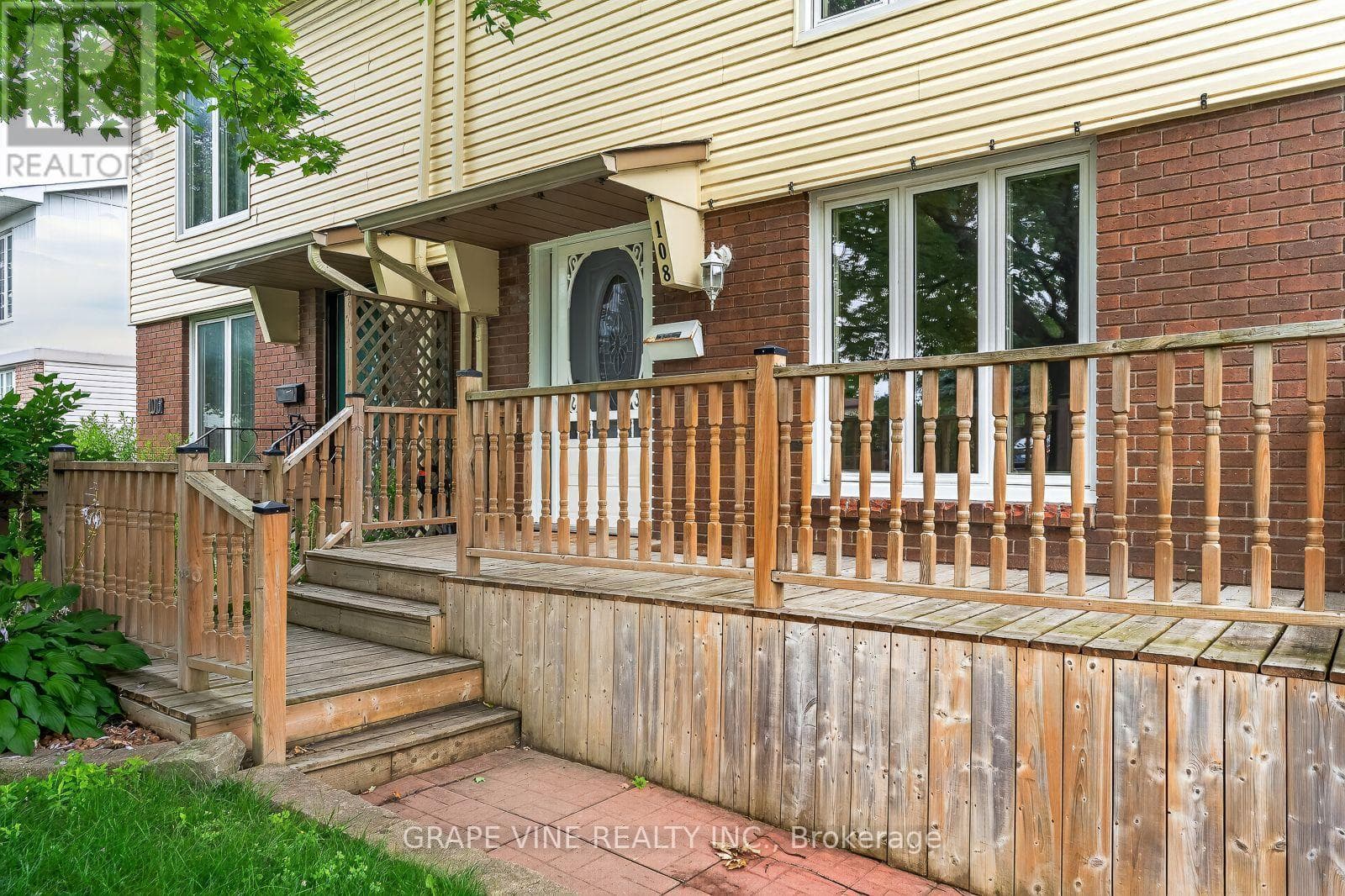 108 FIELDGATE DRIVE — photo 2