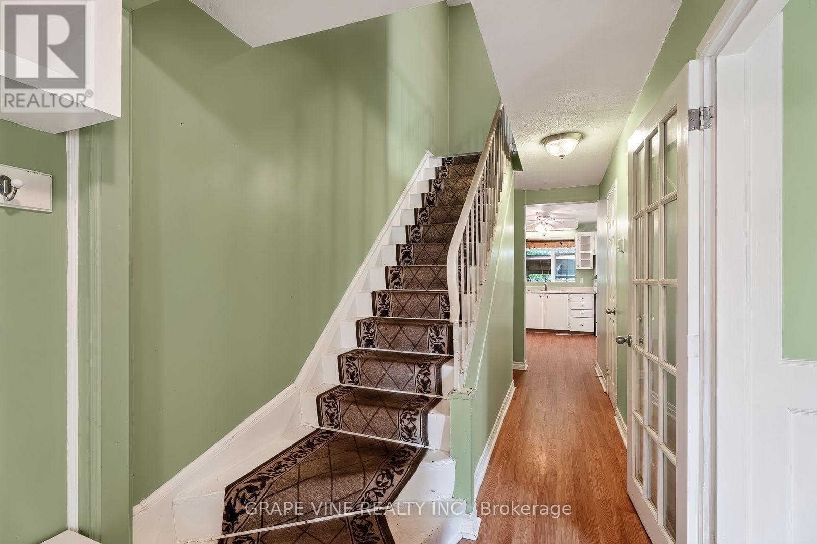 108 FIELDGATE DRIVE — photo 4