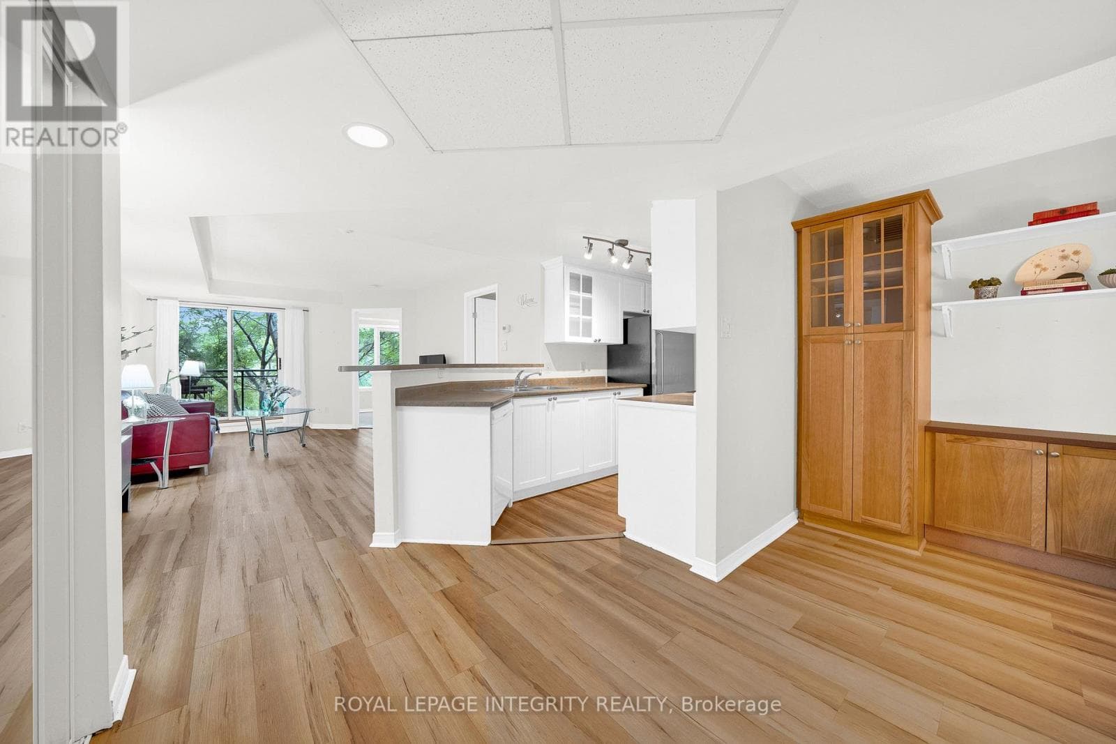 3M - 310 CENTRAL PARK DRIVE — photo 4