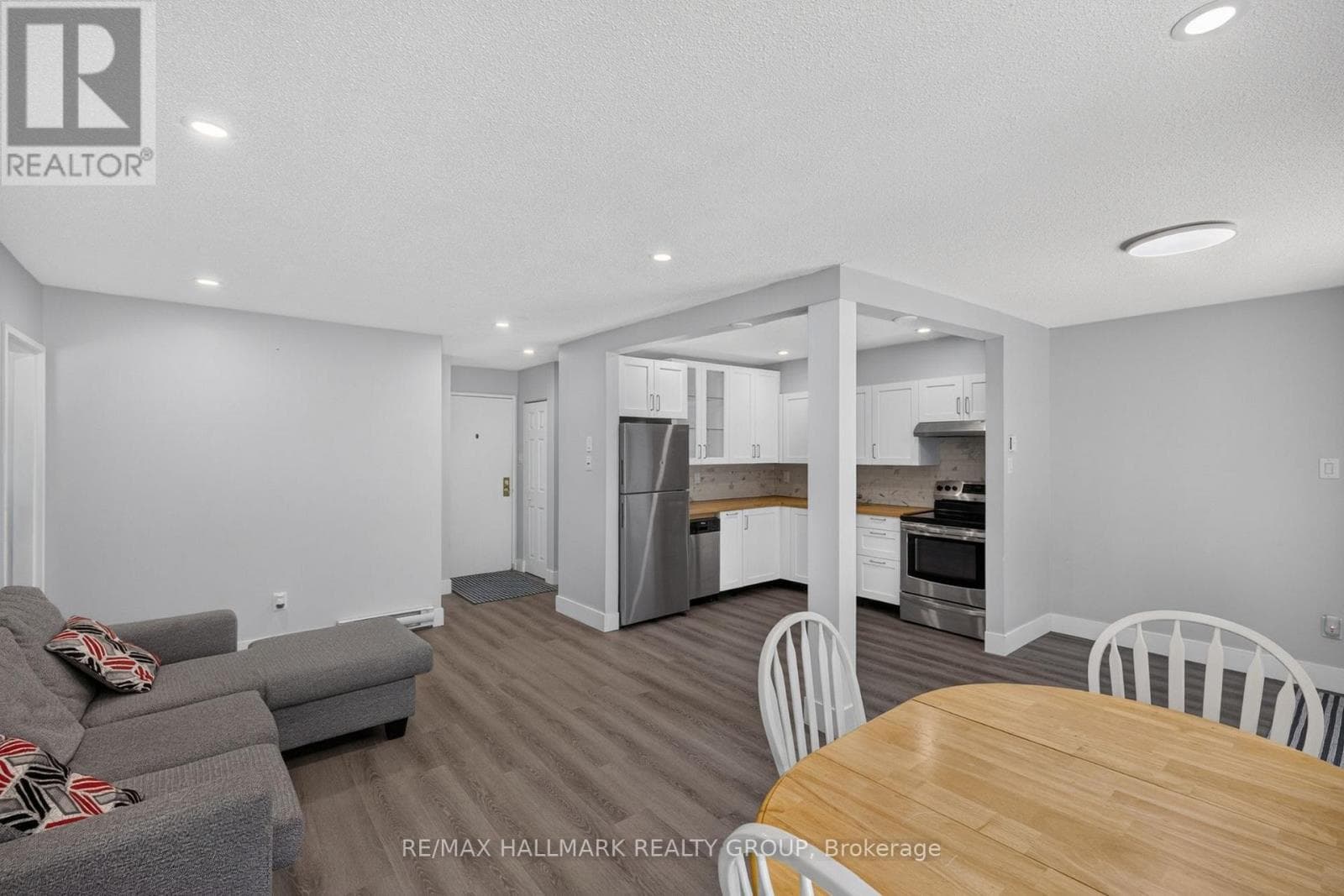 9J - 2080 OGILVIE ROAD — photo 3