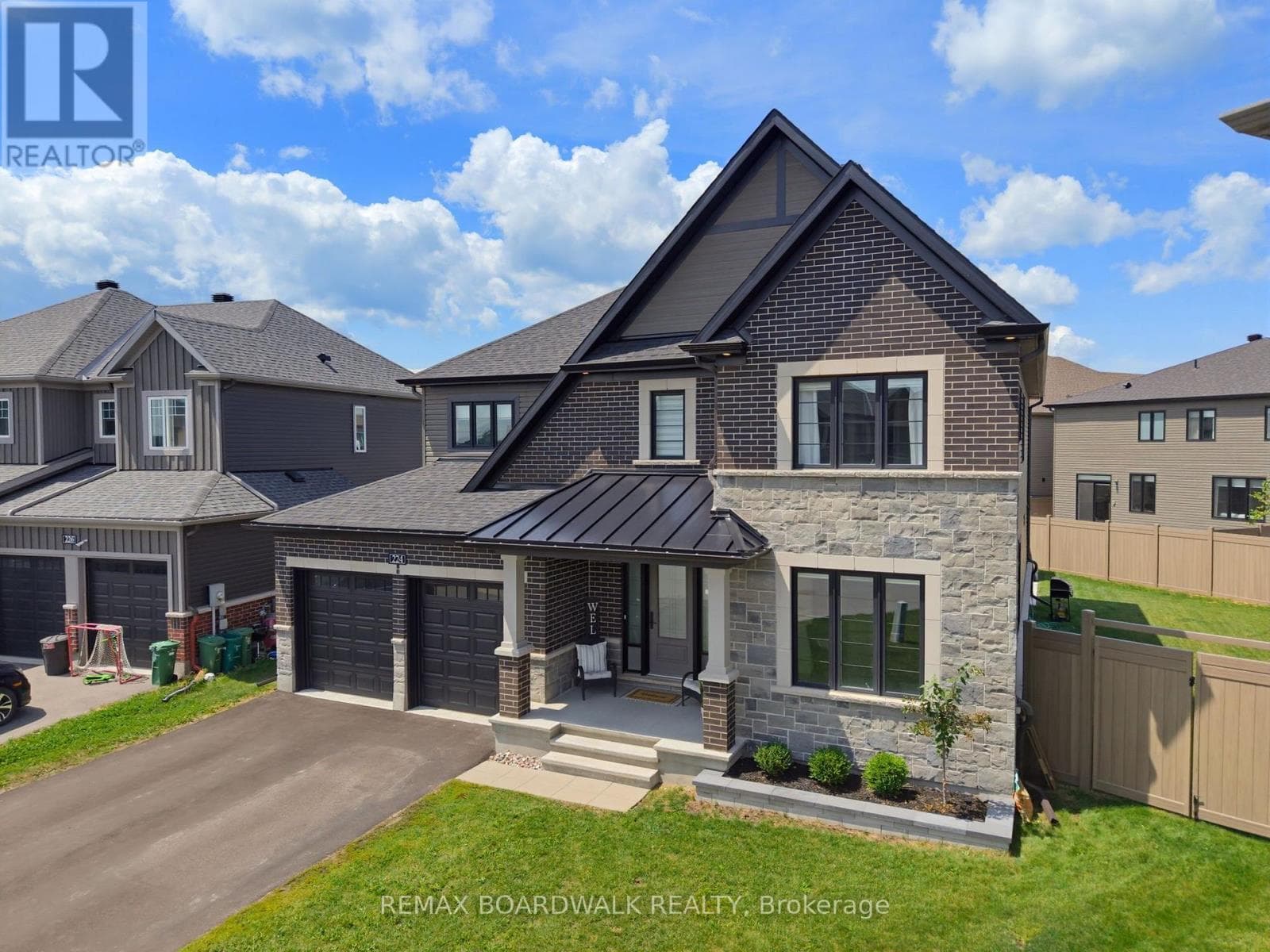 224 SKIPPER DRIVE — photo 1