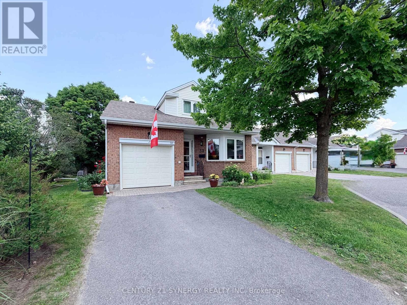16 - 32 INNESBROOK COURT — photo 2