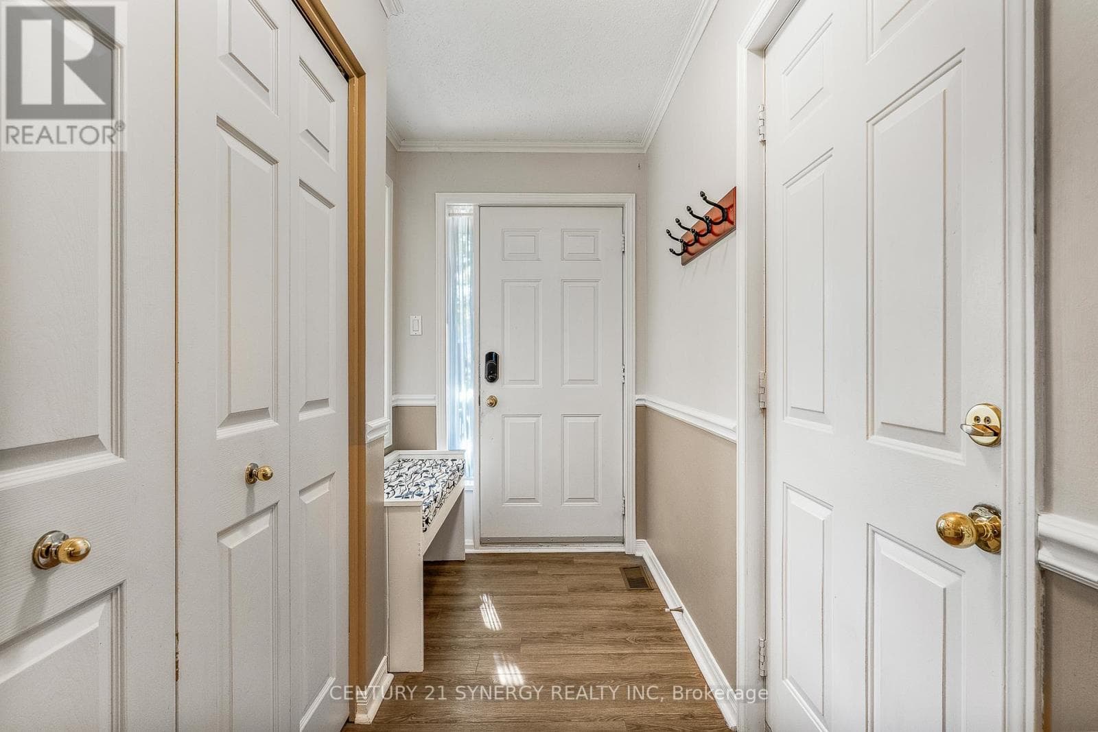 16 - 32 INNESBROOK COURT — photo 3