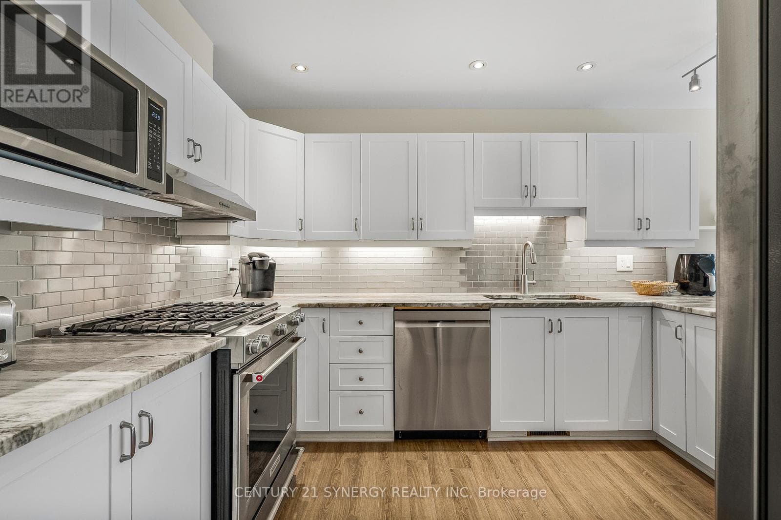16 - 32 INNESBROOK COURT — photo 4