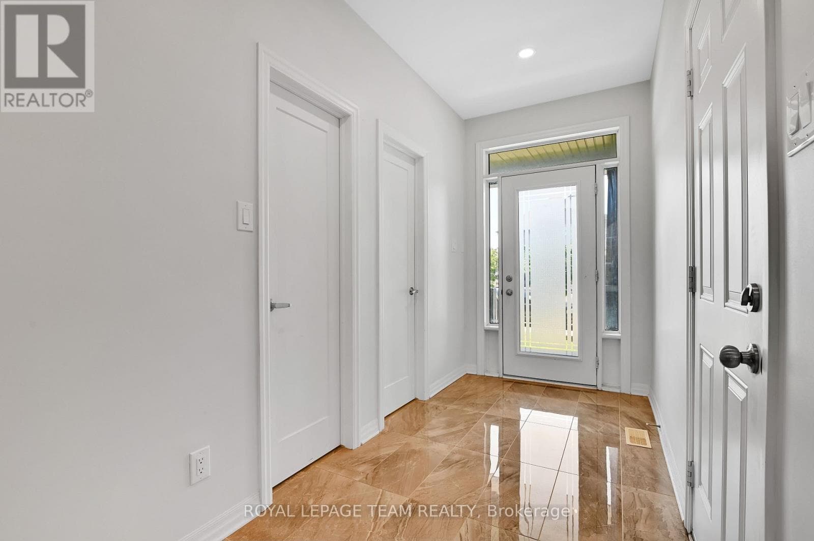 192 SOUTHBRIDGE STREET — photo 3