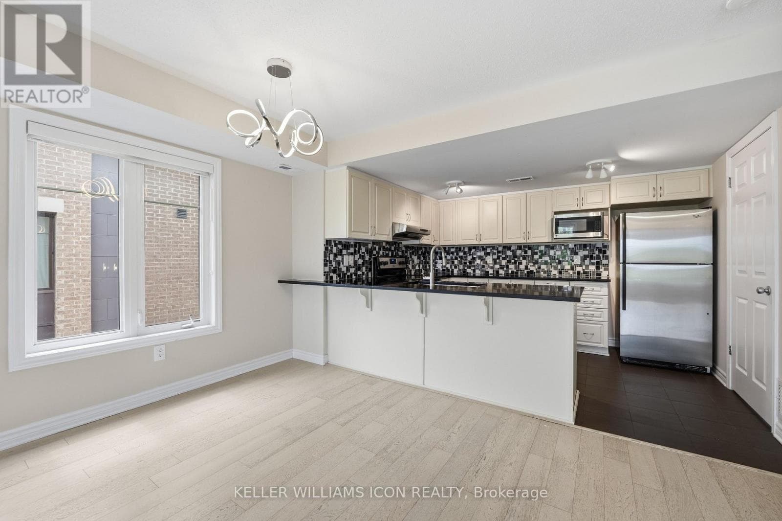 689B SUE HOLLOWAY DRIVE — photo 4