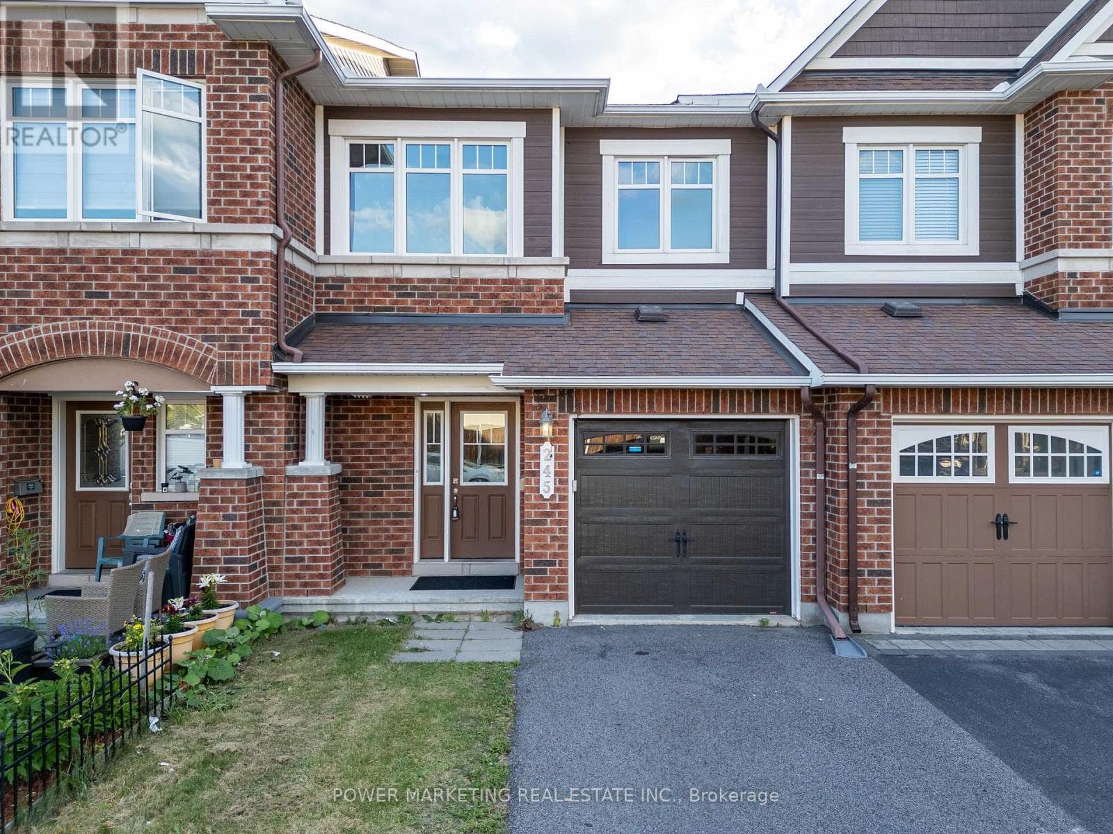 245 SILVERMOON CRESCENT — photo 1