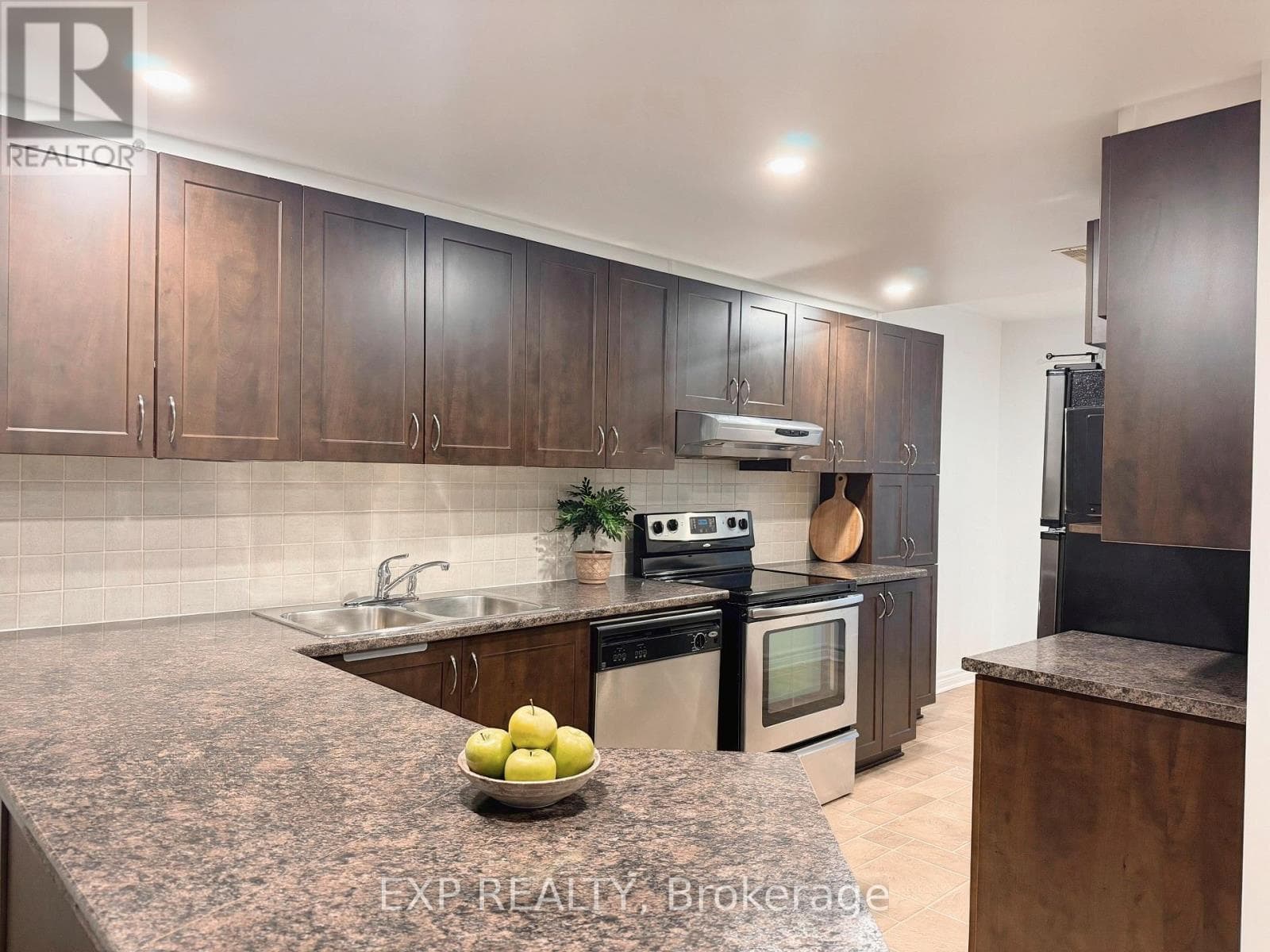 B - 564 CHAPMAN MILLS DRIVE — photo 4