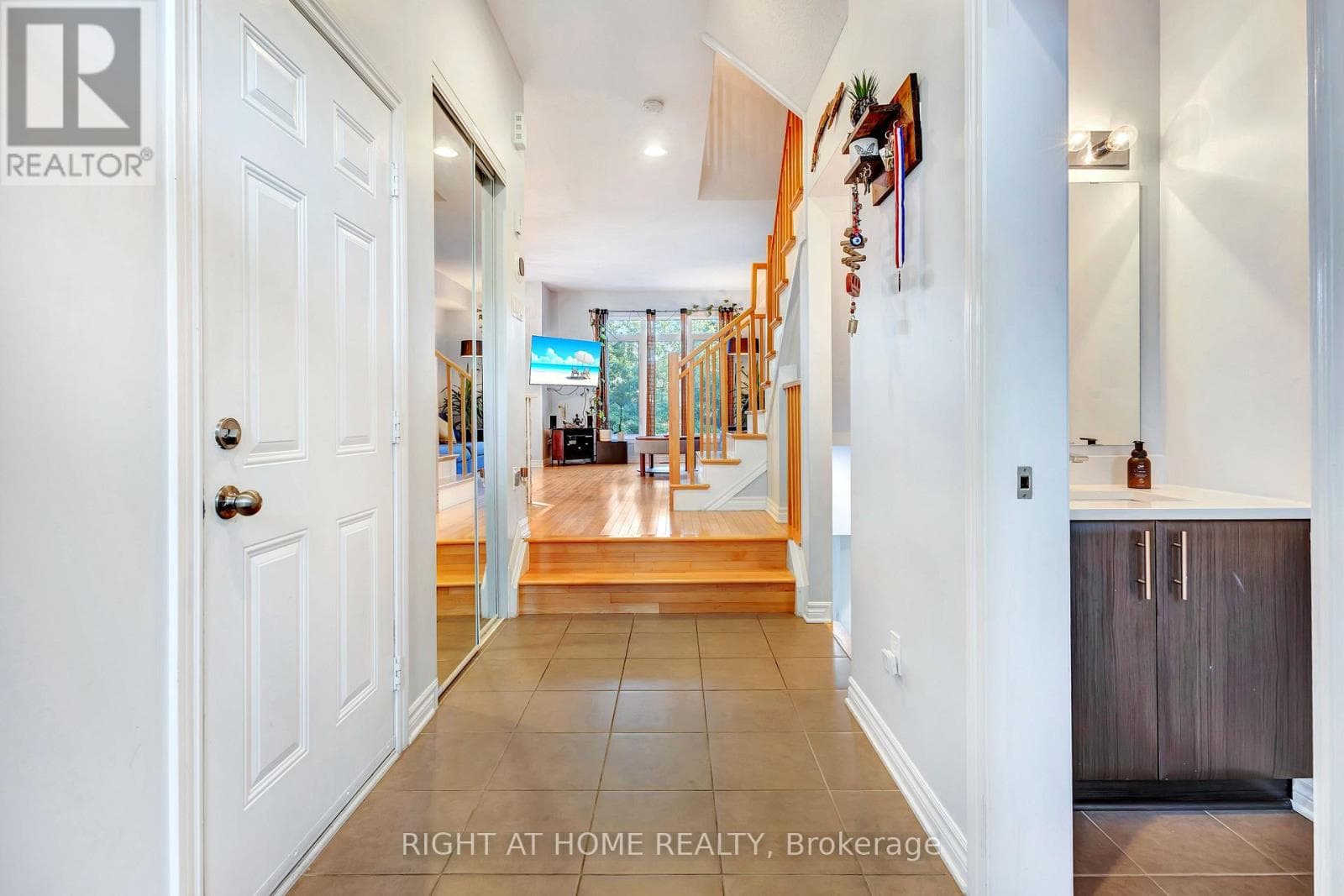 356 KINGBROOK DRIVE — photo 4