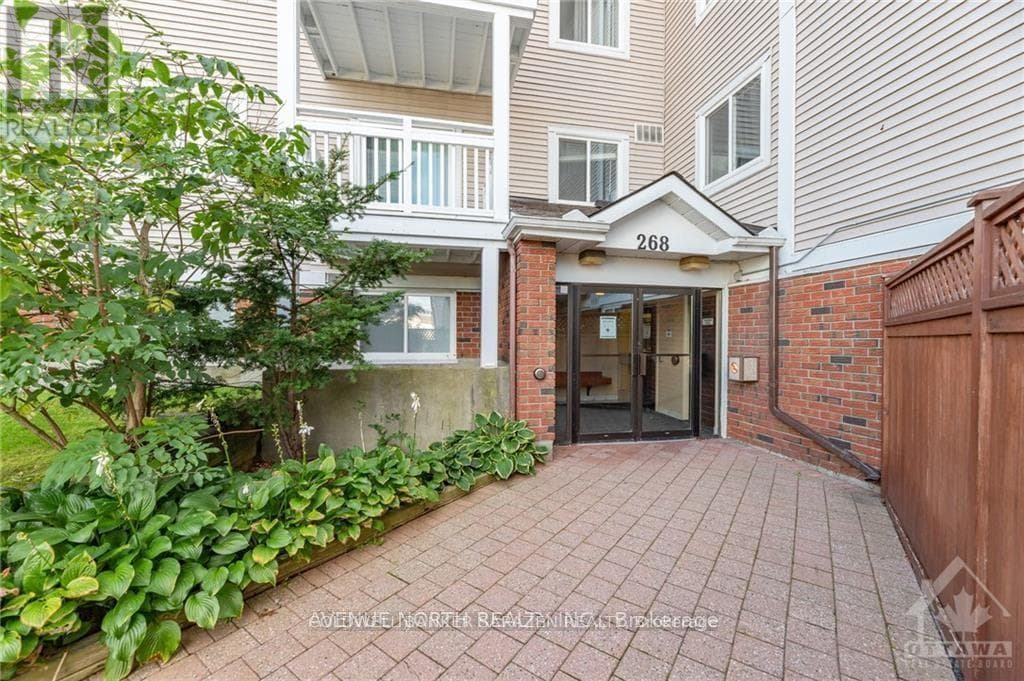 304 - 268 LORRY GREENBERG DRIVE N — photo 2
