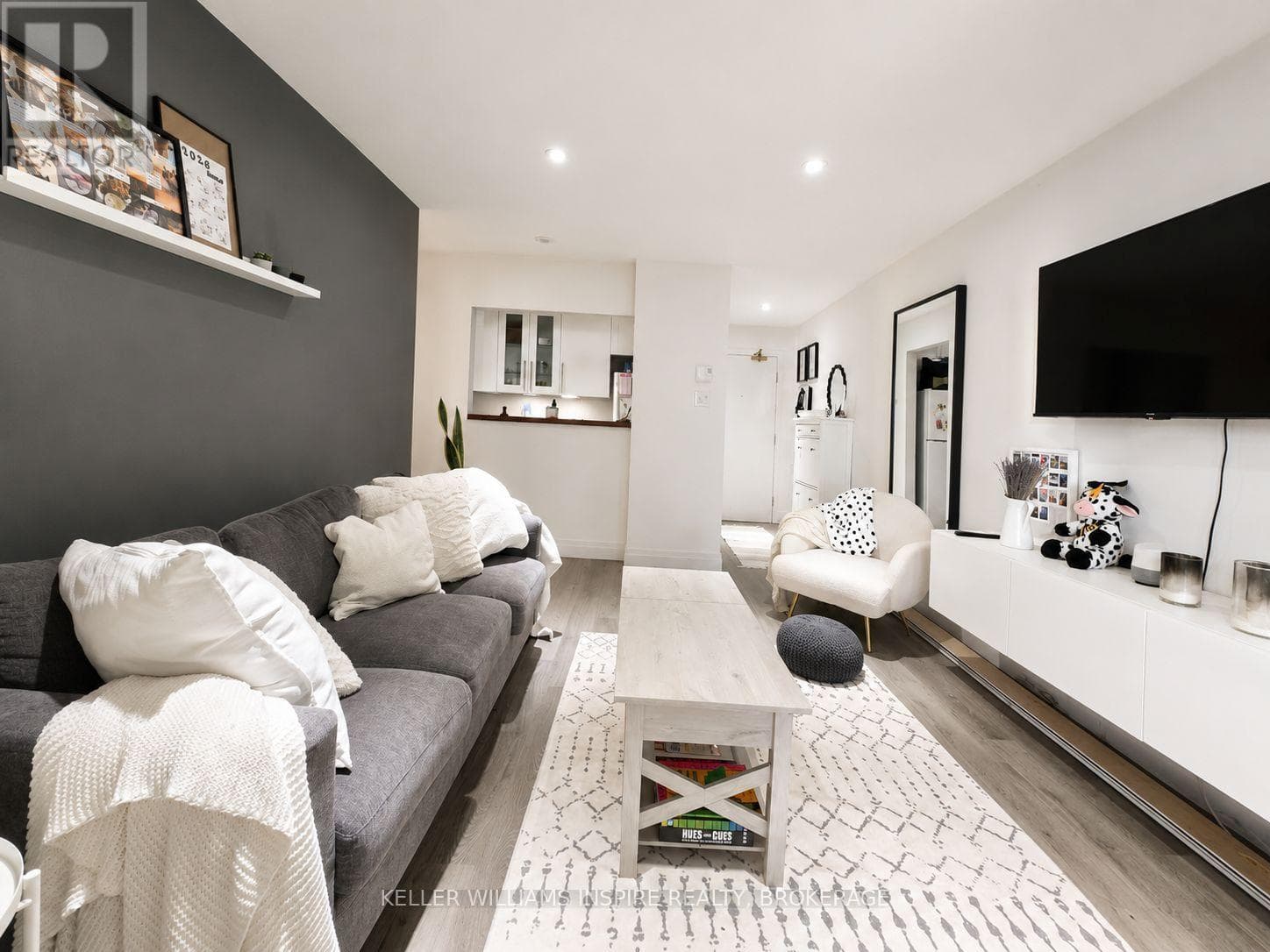9 - 266 LORRY GREENBERG DRIVE — photo 1