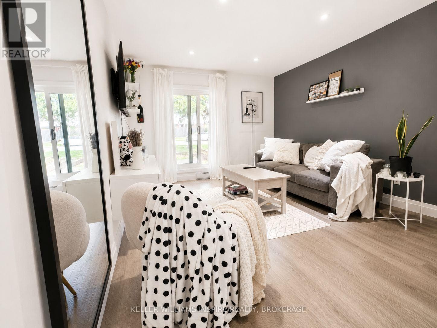 9 - 266 LORRY GREENBERG DRIVE — photo 4