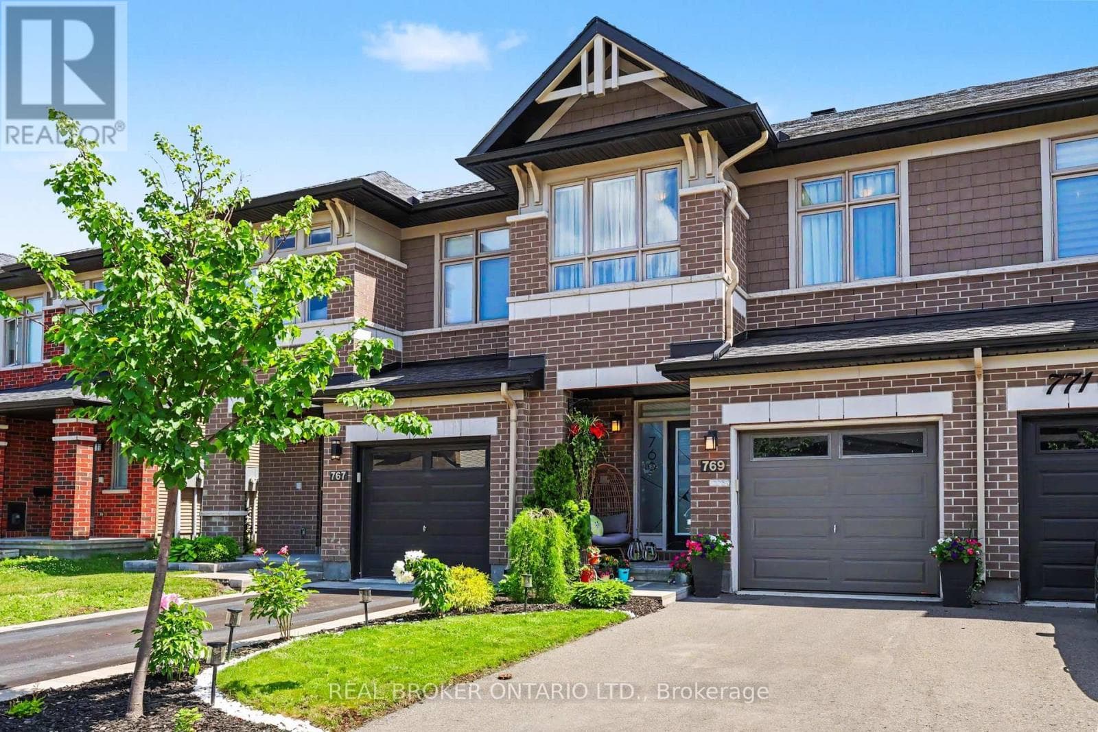 769 CAIRN CRESCENT — photo 1