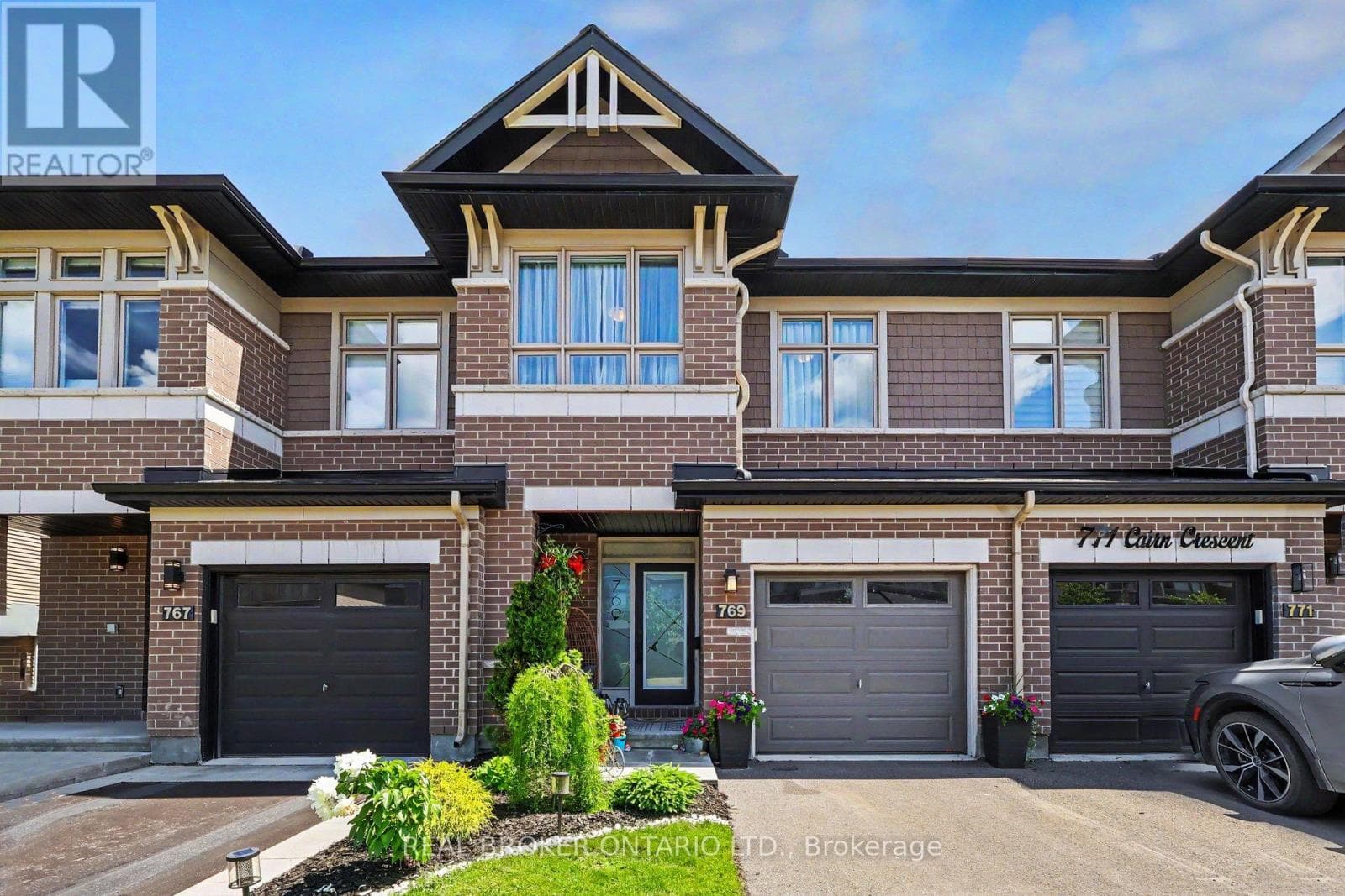 769 CAIRN CRESCENT — photo 2