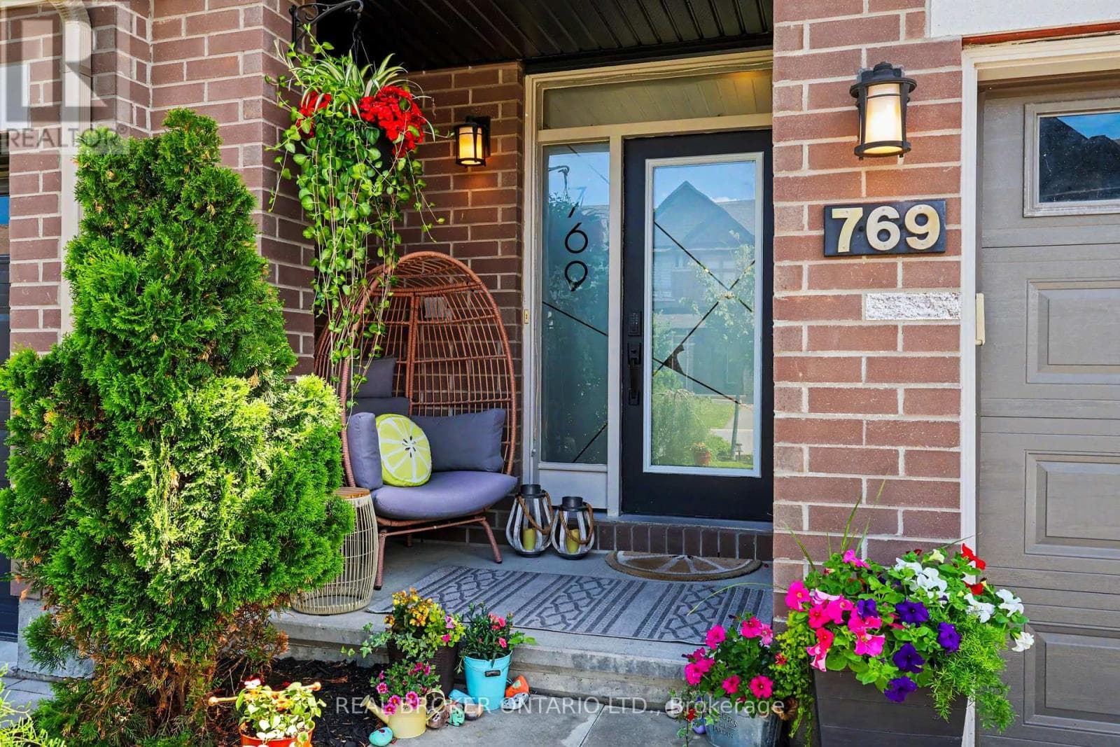 769 CAIRN CRESCENT — photo 4