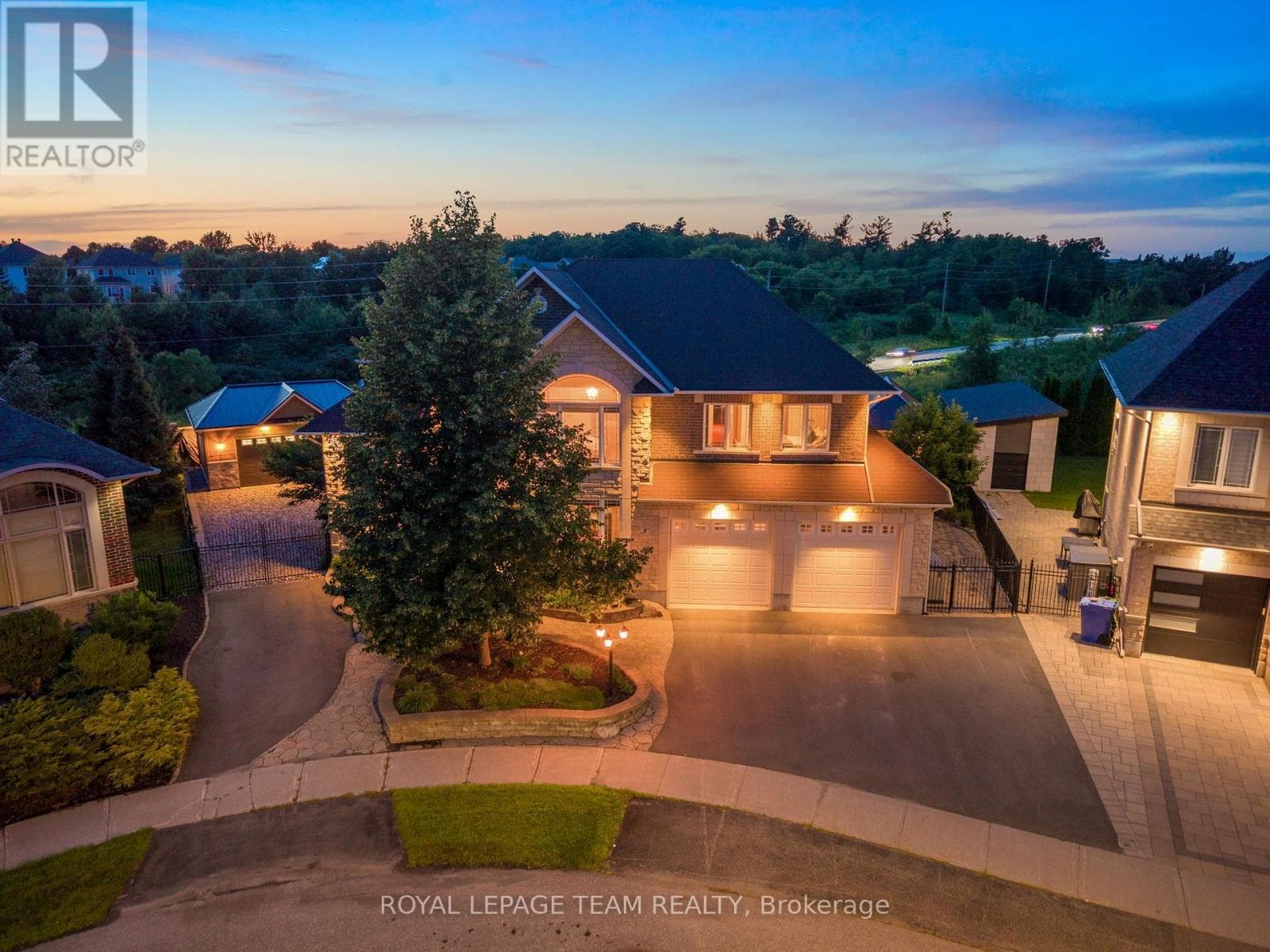 7 TRADEWINDS DRIVE — photo 1
