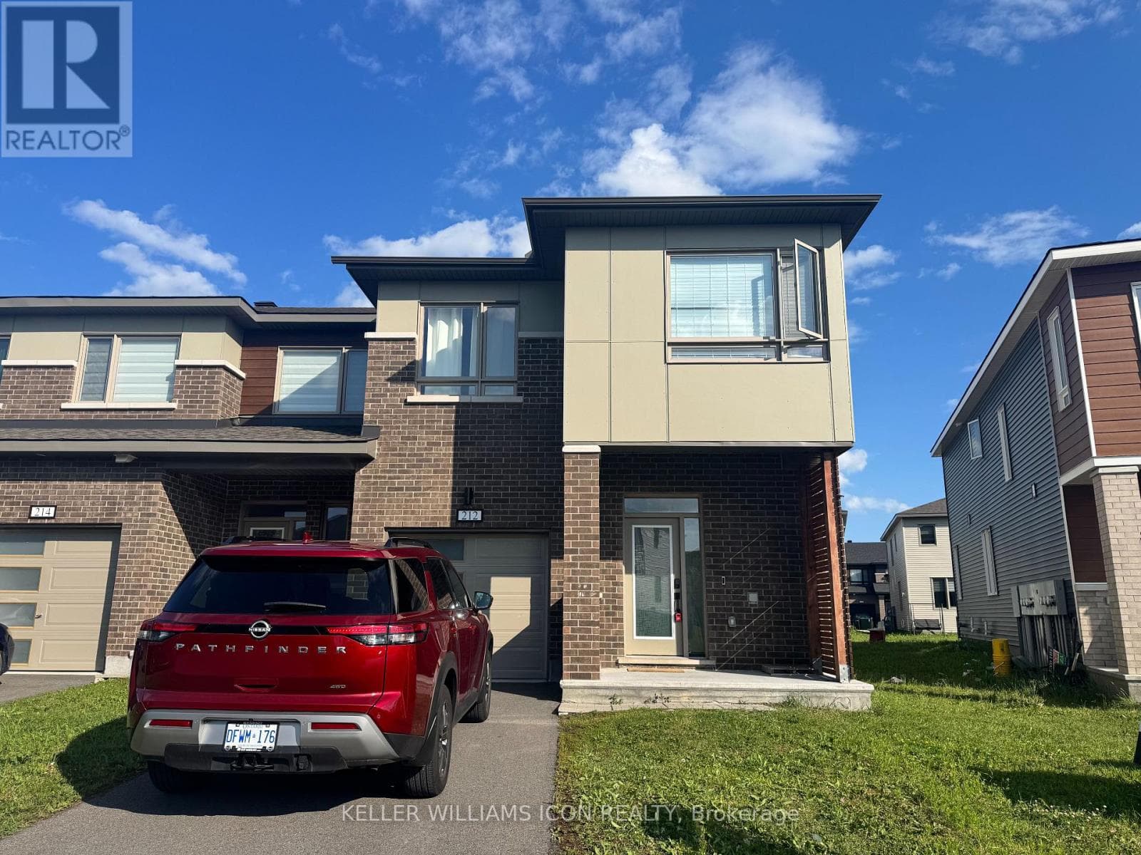 212 ORMISTON CRESCENT — photo 1
