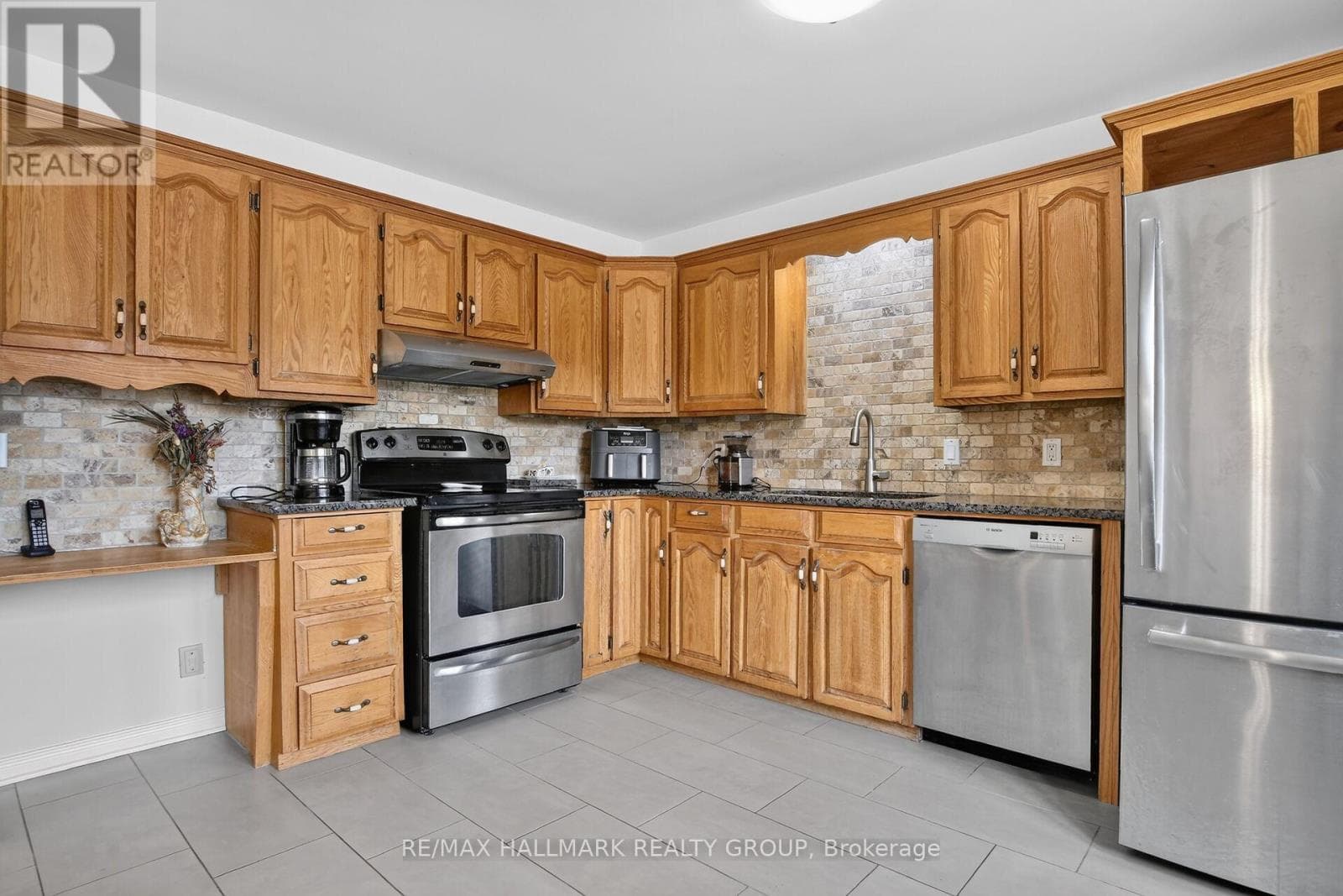 3606 MCBEAN STREET — photo 4