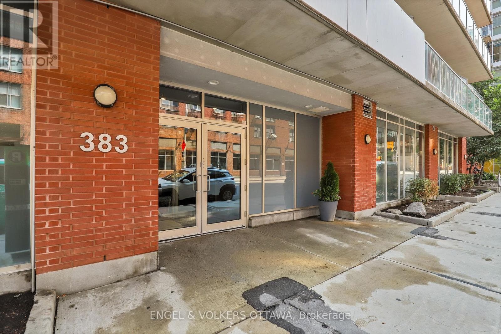 406 - 383 CUMBERLAND STREET — photo 2