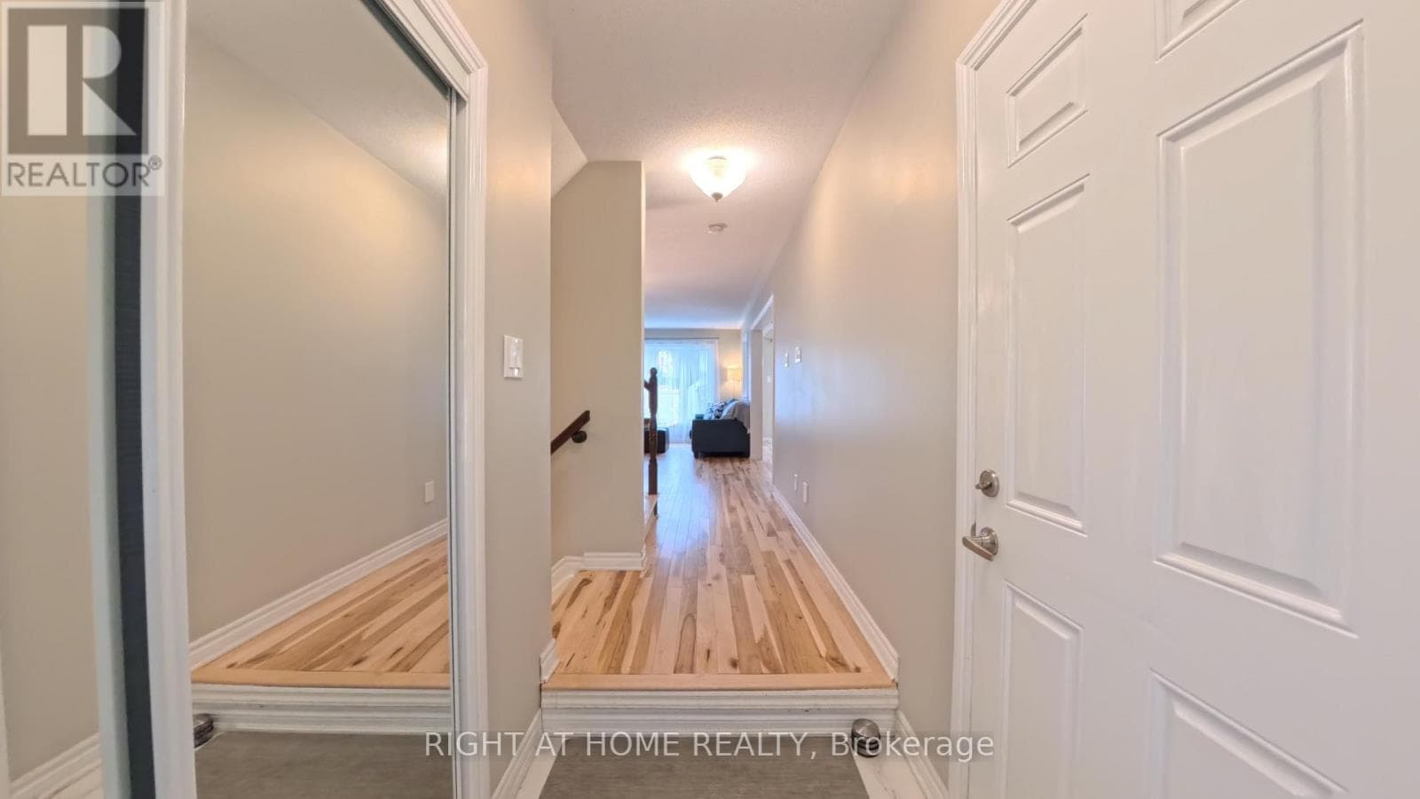 566 DUNDONALD DRIVE — photo 3