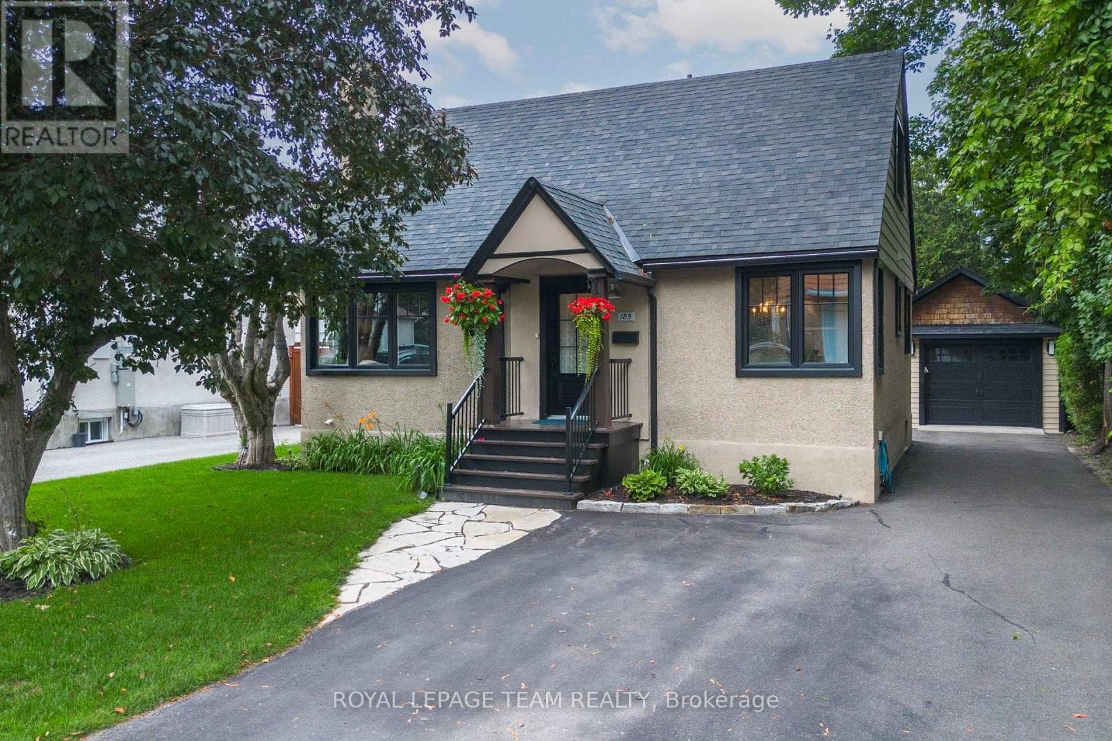 185 CAMELIA AVENUE — photo 1