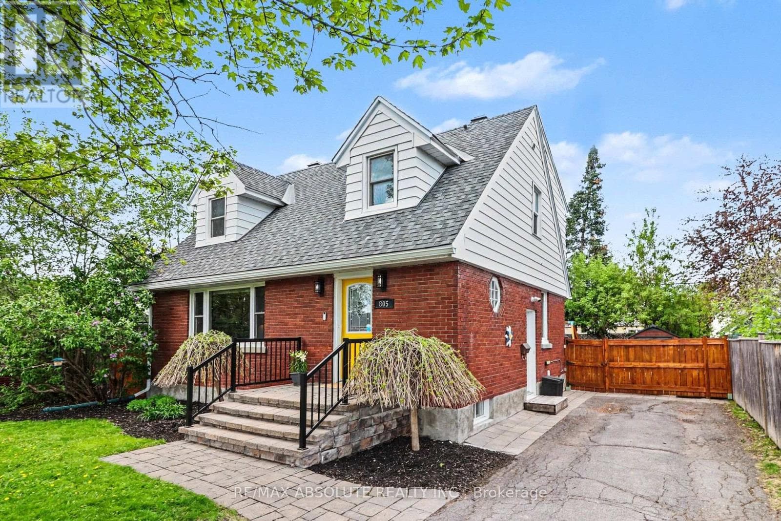 805 SMYTH ROAD — photo 3