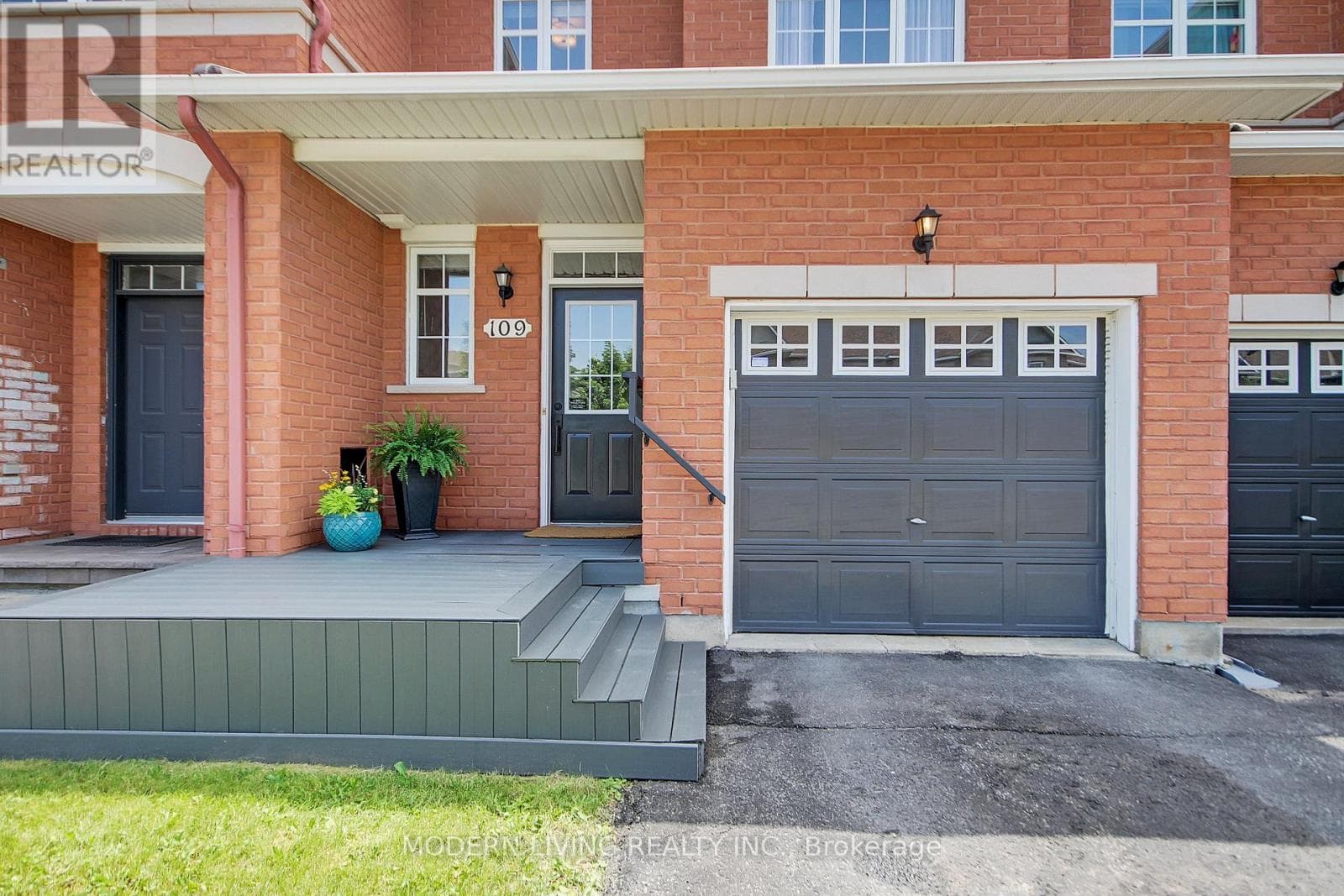 109 DEERCROFT AVENUE — photo 2