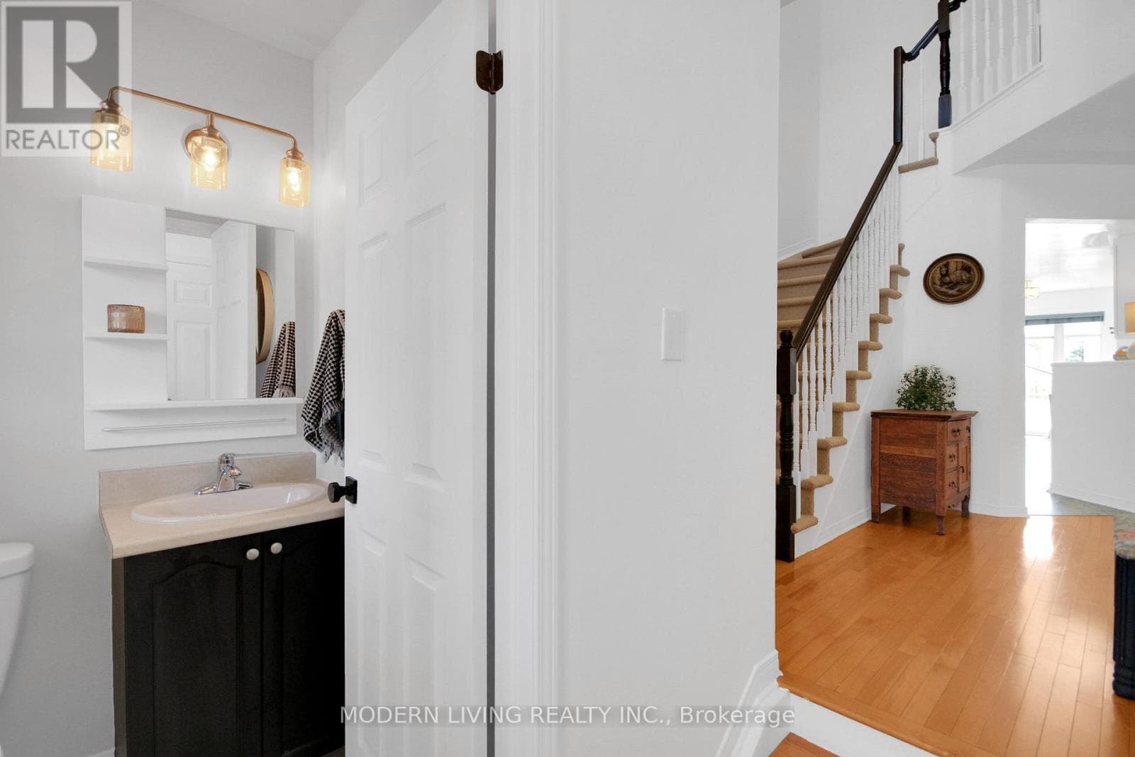109 DEERCROFT AVENUE — photo 4