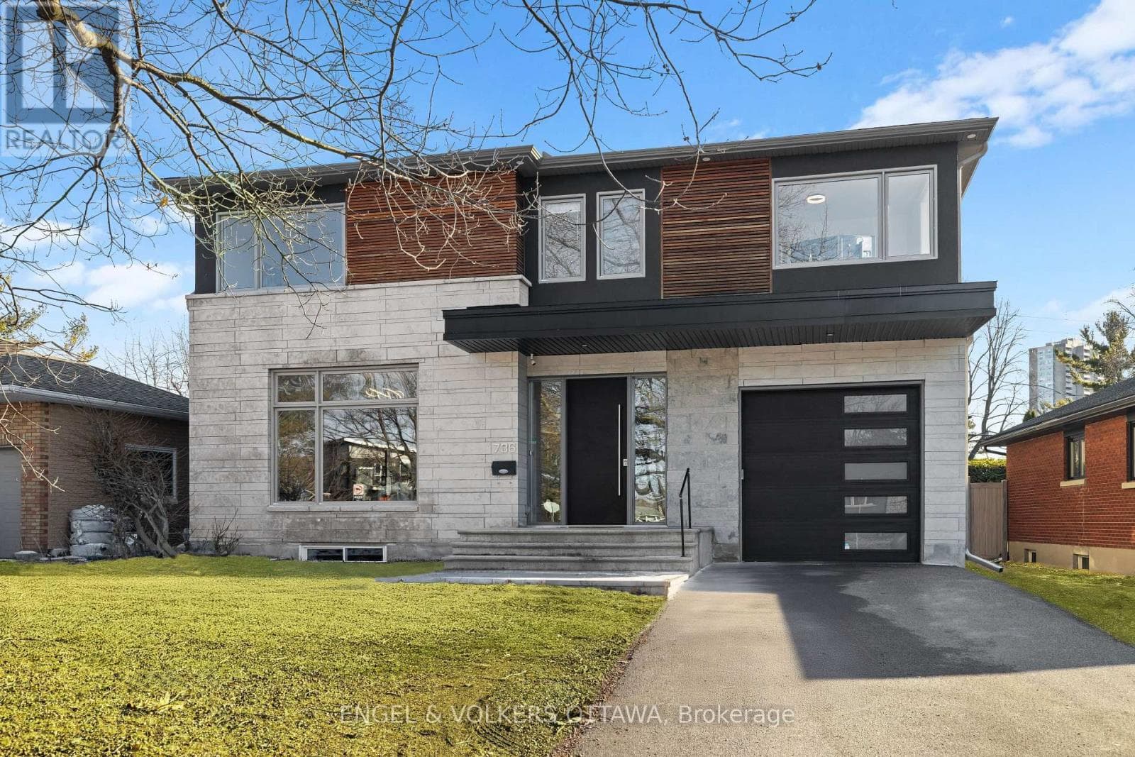 736 SHERBOURNE ROAD — photo 2